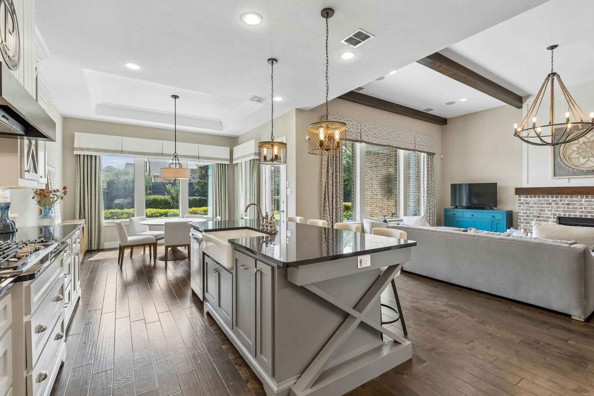 Single Family Residence For Sale in Denton County , 4908 Union Park Boulevard E, Little Elm, Texas 76227, 4 Bedroom, 5 Bathroom, 3 Garage spaces, 4,169 Sqft, built in 2015, Preowned, mls#21247261, Real Estate Agent in Little Elm, Homes For Sale in Denton county, Homes For Sale in Little Elm, Realtor in Little Elm Texas, Real Estate Brokerage Independent Realty Texas, Luminita Cordes Realtor