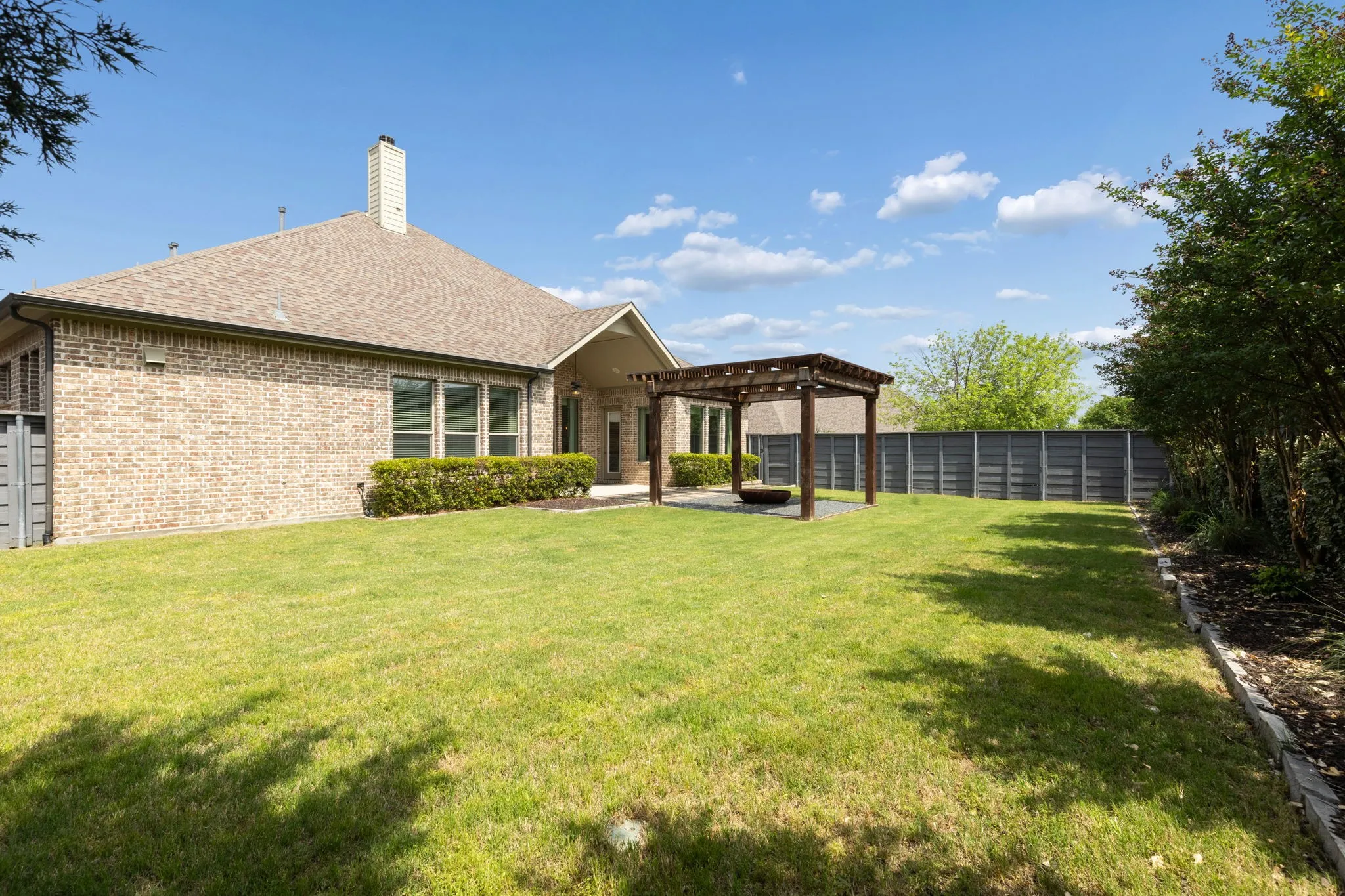 Single Family Residence For Sale in Denton County , 4908 Union Park Boulevard E, Little Elm, Texas 76227, 4 Bedroom, 5 Bathroom, 3 Garage spaces, 4,169 Sqft, built in 2015, Preowned, mls#21247261, Real Estate Agent in Little Elm, Homes For Sale in Denton county, Homes For Sale in Little Elm, Realtor in Little Elm Texas, Real Estate Brokerage Independent Realty Texas, Luminita Cordes Realtor