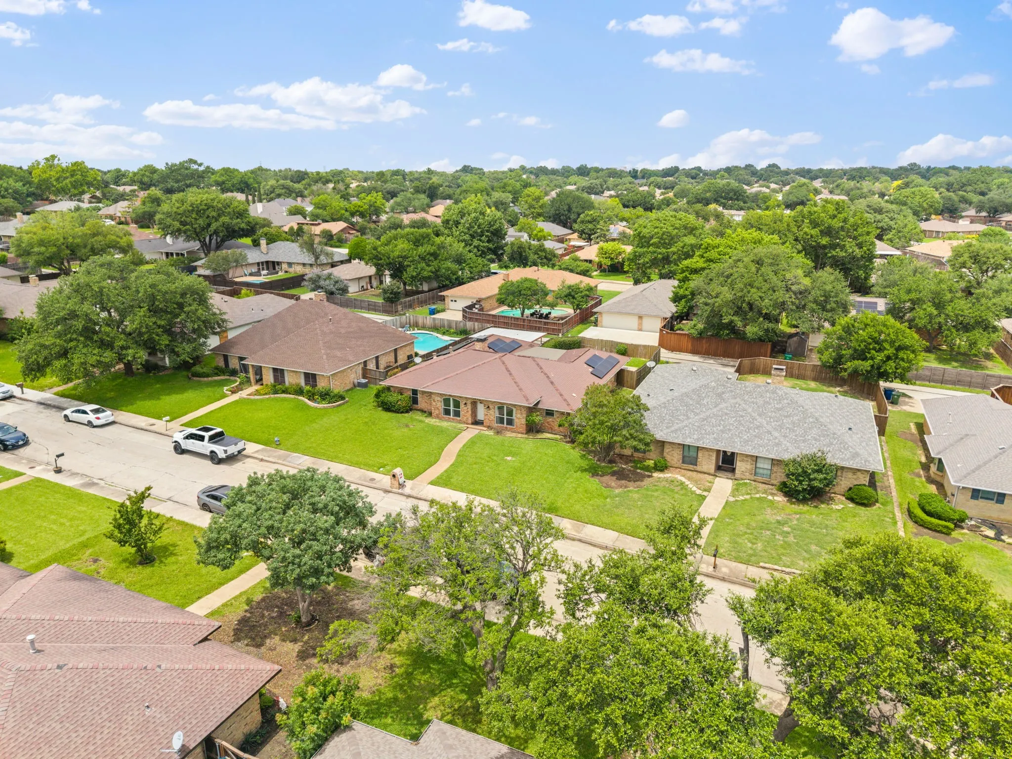 Single Family Residence For Sale in Denton County , 1947 Chesham Drive, Carrollton, Texas 75007, 4 Bedroom, 3 Bathroom, Garage spaces, 2,705 Sqft, built in 1978, mls#21248078, Real Estate Agent in Carrollton, Homes For Sale in Denton county, Homes For Sale in Carrollton, Realtor in Carrollton Texas, Real Estate Brokerage Independent Realty Texas, Luminita Cordes Realtor
