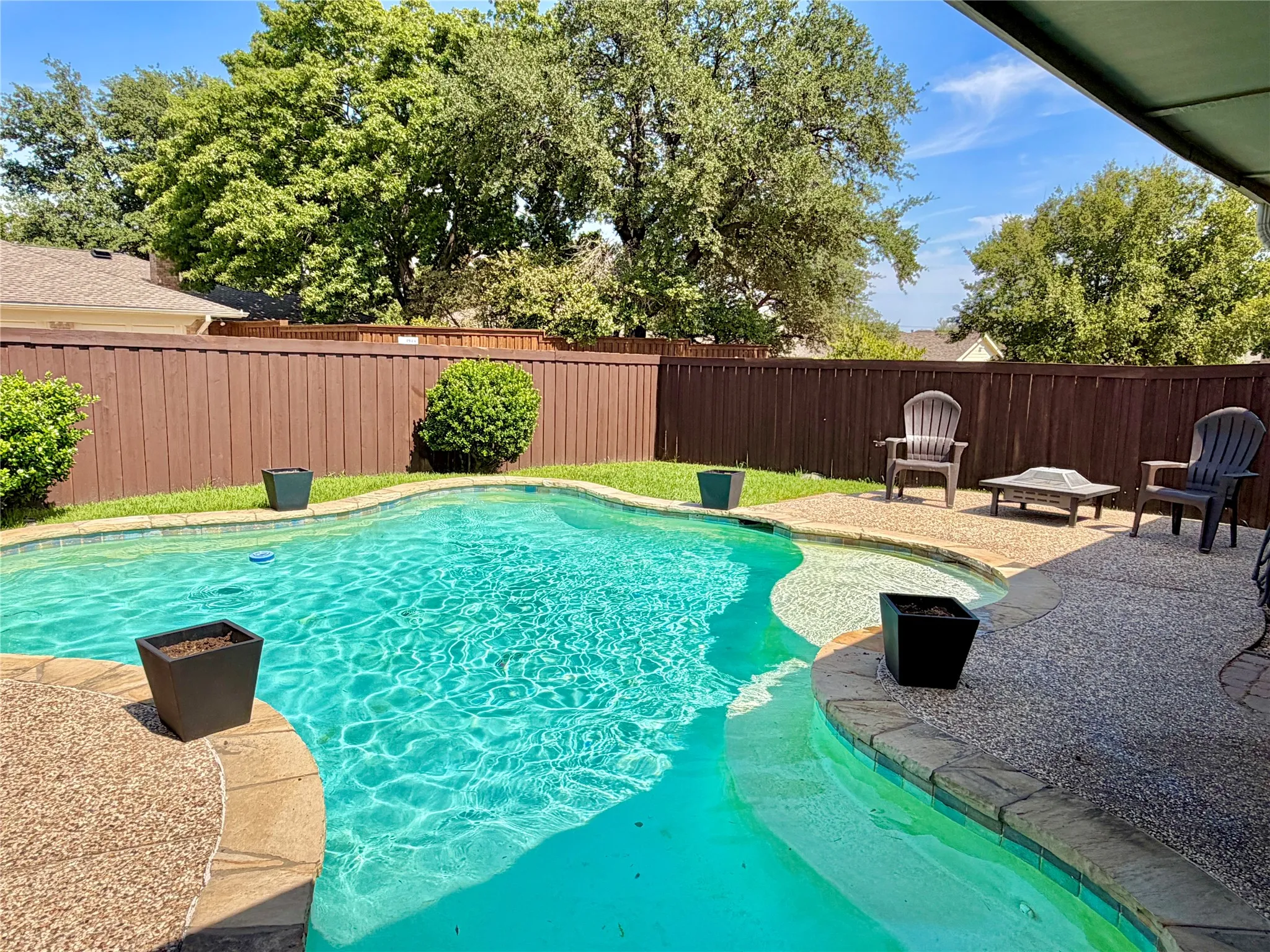 Single Family Residence For Sale in Denton County , 1947 Chesham Drive, Carrollton, Texas 75007, 4 Bedroom, 3 Bathroom, Garage spaces, 2,705 Sqft, built in 1978, mls#21248078, Real Estate Agent in Carrollton, Homes For Sale in Denton county, Homes For Sale in Carrollton, Realtor in Carrollton Texas, Real Estate Brokerage Independent Realty Texas, Luminita Cordes Realtor