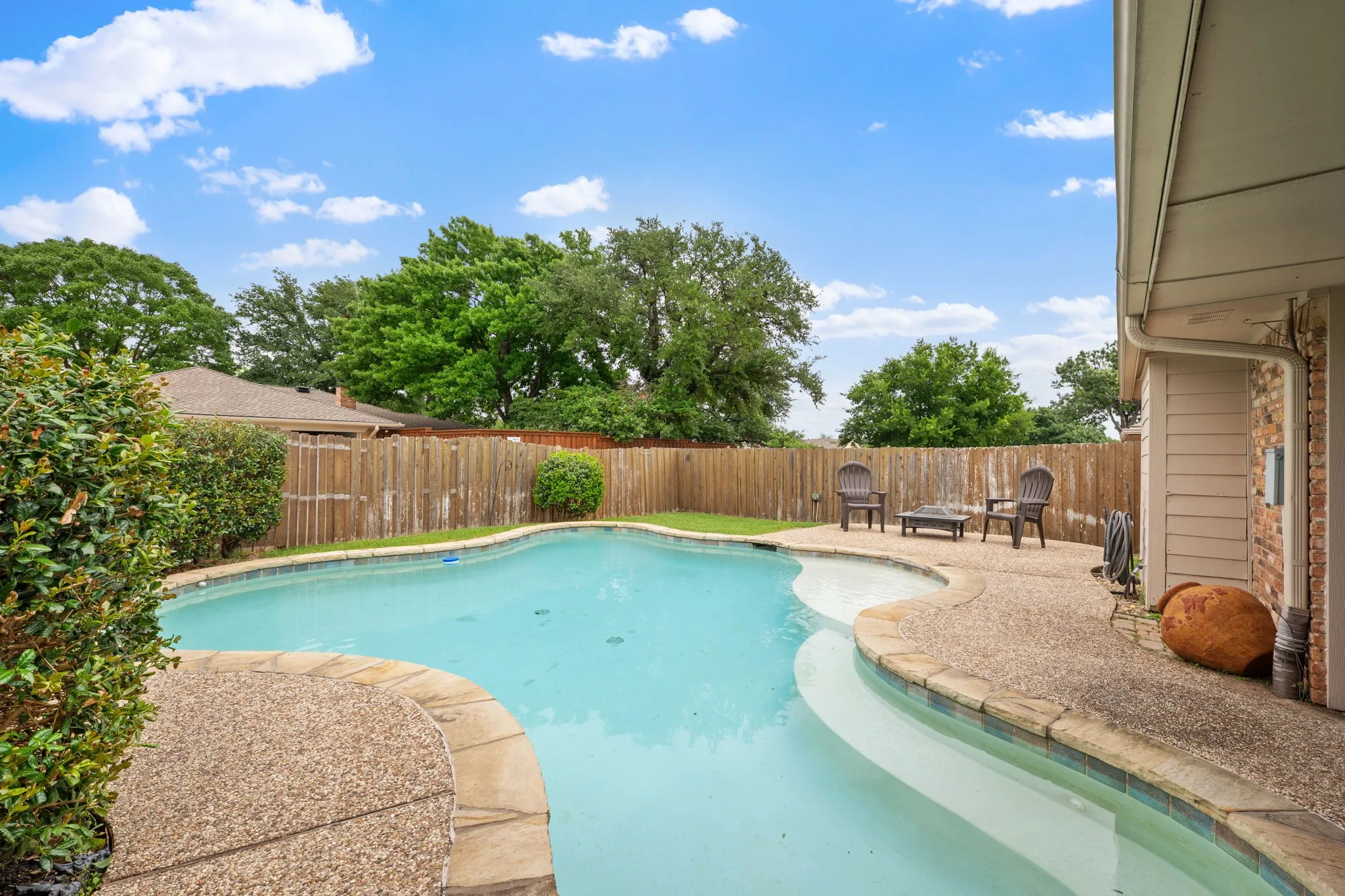 Single Family Residence For Sale in Denton County , 1947 Chesham Drive, Carrollton, Texas 75007, 4 Bedroom, 3 Bathroom, Garage spaces, 2,705 Sqft, built in 1978, mls#21248078, Real Estate Agent in Carrollton, Homes For Sale in Denton county, Homes For Sale in Carrollton, Realtor in Carrollton Texas, Real Estate Brokerage Independent Realty Texas, Luminita Cordes Realtor