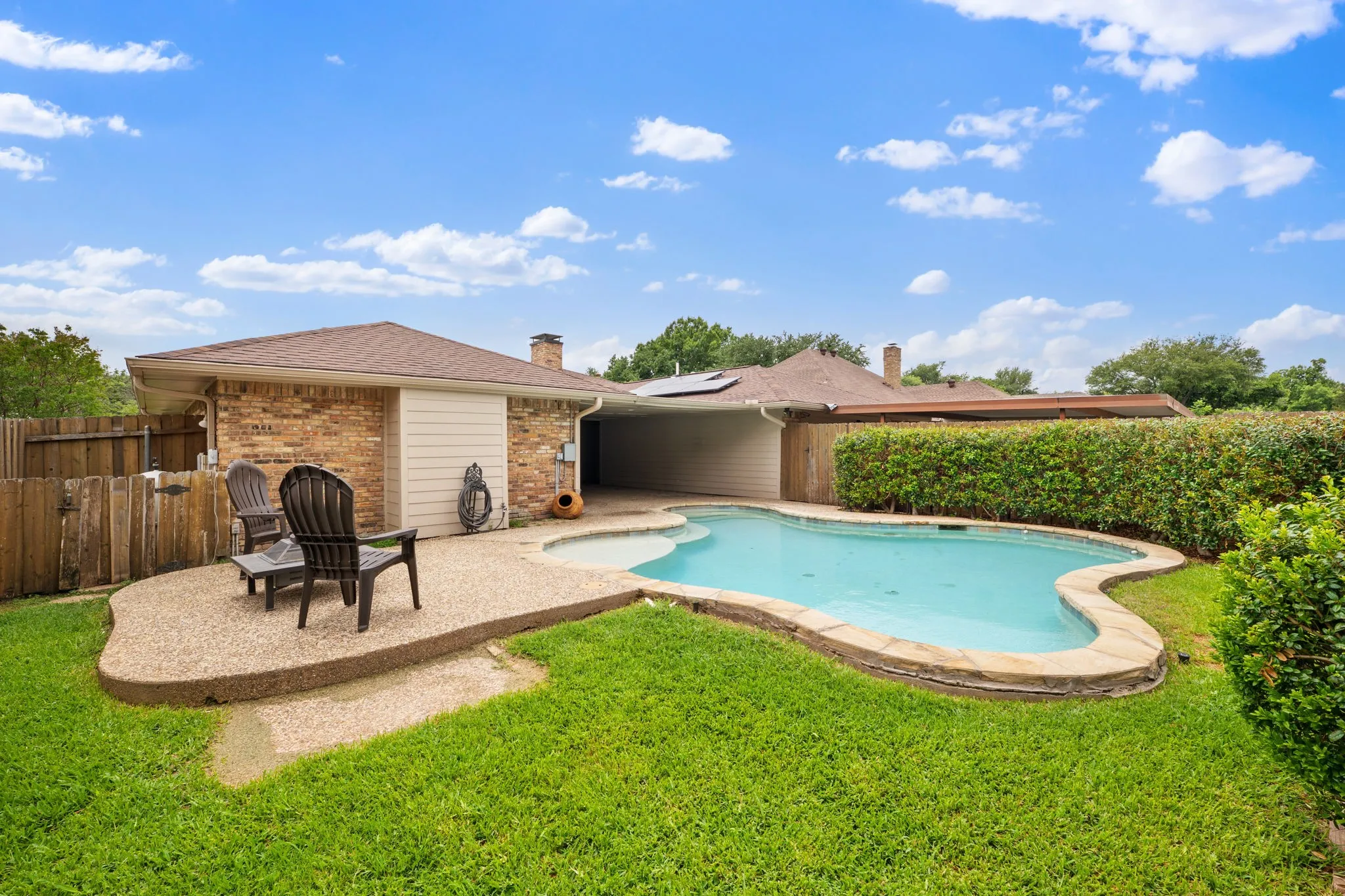 Single Family Residence For Sale in Denton County , 1947 Chesham Drive, Carrollton, Texas 75007, 4 Bedroom, 3 Bathroom, Garage spaces, 2,705 Sqft, built in 1978, mls#21248078, Real Estate Agent in Carrollton, Homes For Sale in Denton county, Homes For Sale in Carrollton, Realtor in Carrollton Texas, Real Estate Brokerage Independent Realty Texas, Luminita Cordes Realtor