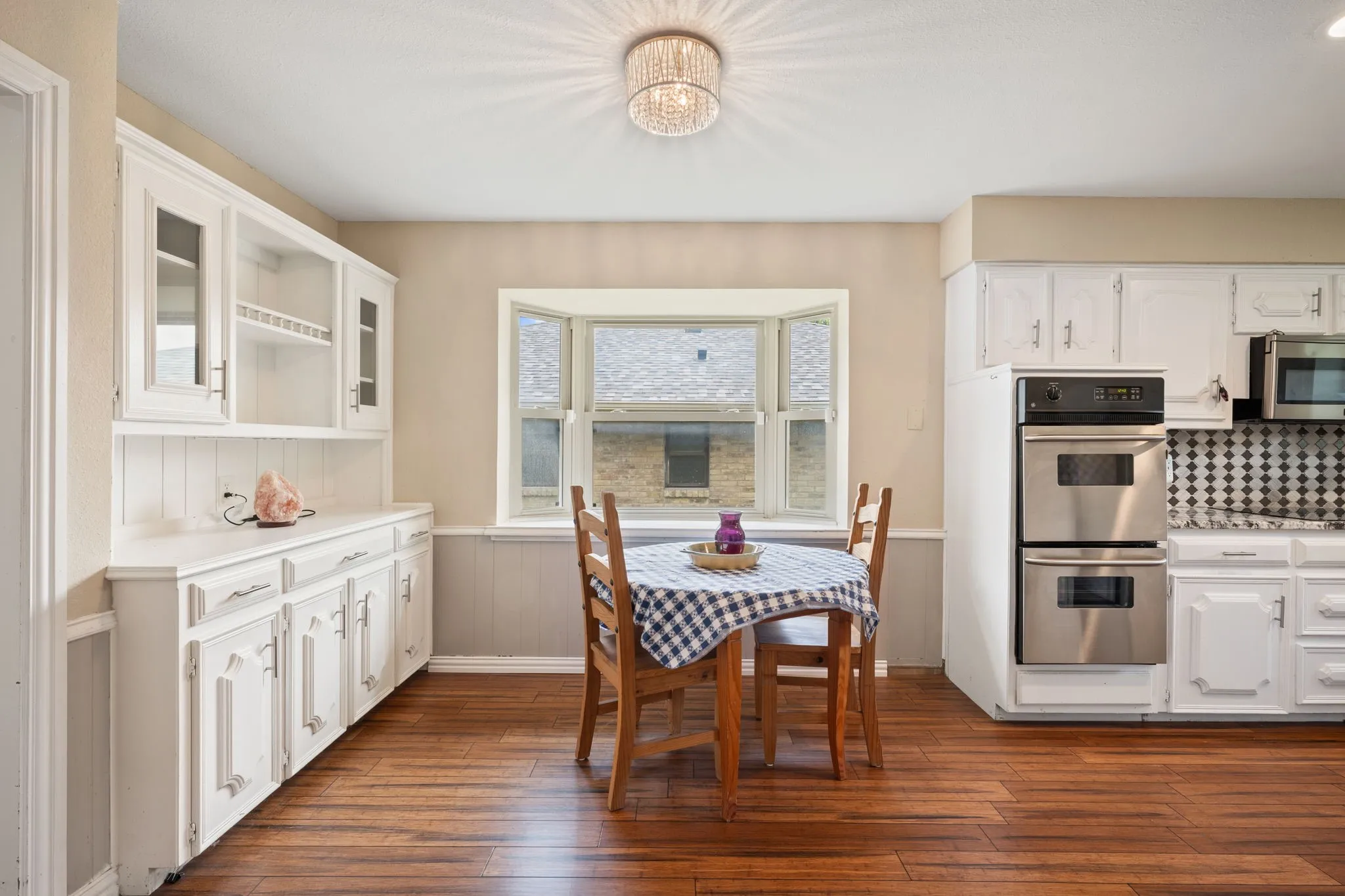 Single Family Residence For Sale in Denton County , 1947 Chesham Drive, Carrollton, Texas 75007, 4 Bedroom, 3 Bathroom, Garage spaces, 2,705 Sqft, built in 1978, mls#21248078, Real Estate Agent in Carrollton, Homes For Sale in Denton county, Homes For Sale in Carrollton, Realtor in Carrollton Texas, Real Estate Brokerage Independent Realty Texas, Luminita Cordes Realtor