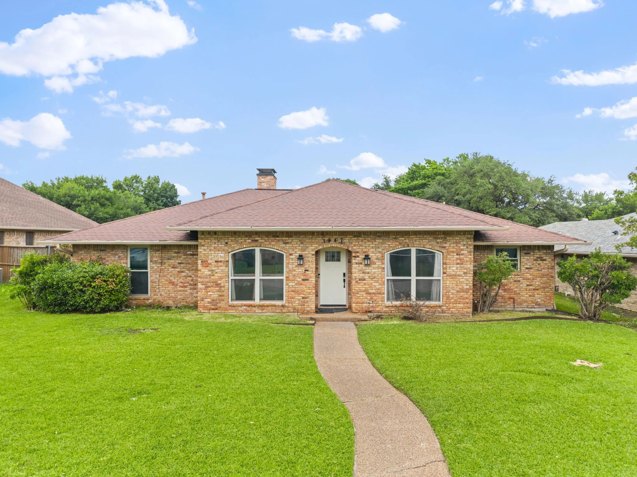 Single Family Residence For Sale in Denton County , 1947 Chesham Drive, Carrollton, Texas 75007, 4 Bedroom, 3 Bathroom, Garage spaces, 2,705 Sqft, built in 1978, mls#21248078, Real Estate Agent in Carrollton, Homes For Sale in Denton county, Homes For Sale in Carrollton, Realtor in Carrollton Texas, Real Estate Brokerage Independent Realty Texas, Luminita Cordes Realtor