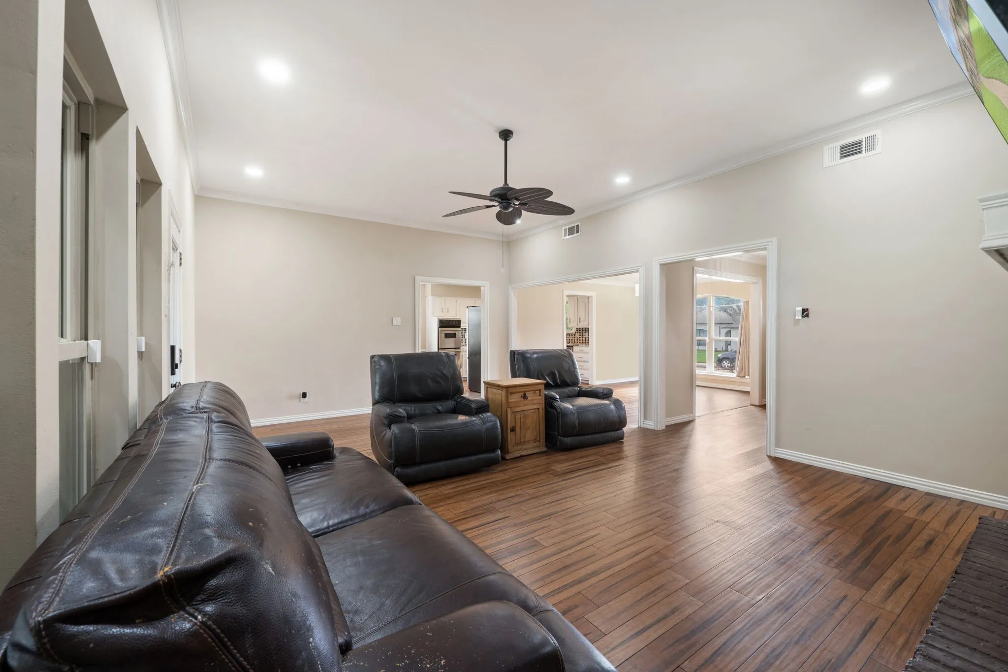 Single Family Residence For Sale in Denton County , 1947 Chesham Drive, Carrollton, Texas 75007, 4 Bedroom, 3 Bathroom, Garage spaces, 2,705 Sqft, built in 1978, mls#21248078, Real Estate Agent in Carrollton, Homes For Sale in Denton county, Homes For Sale in Carrollton, Realtor in Carrollton Texas, Real Estate Brokerage Independent Realty Texas, Luminita Cordes Realtor