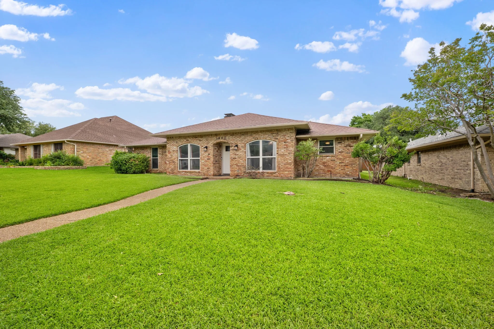Single Family Residence For Sale in Denton County , 1947 Chesham Drive, Carrollton, Texas 75007, 4 Bedroom, 3 Bathroom, Garage spaces, 2,705 Sqft, built in 1978, mls#21248078, Real Estate Agent in Carrollton, Homes For Sale in Denton county, Homes For Sale in Carrollton, Realtor in Carrollton Texas, Real Estate Brokerage Independent Realty Texas, Luminita Cordes Realtor