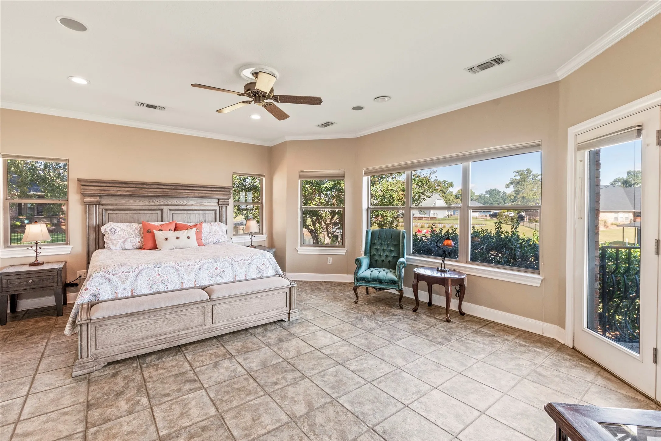 Single Family Residence For Sale in Henderson County , 180 Surls Drive, Mabank, Texas 75156, 4 Bedroom, 2 Bathroom, 3 Garage spaces, 2,385 Sqft, built in 2001, Preowned, mls#21245140, Real Estate Agent in Mabank, Homes For Sale in Henderson county, Homes For Sale in Mabank, Realtor in Mabank Texas, Real Estate Brokerage Independent Realty Texas, Luminita Cordes Realtor