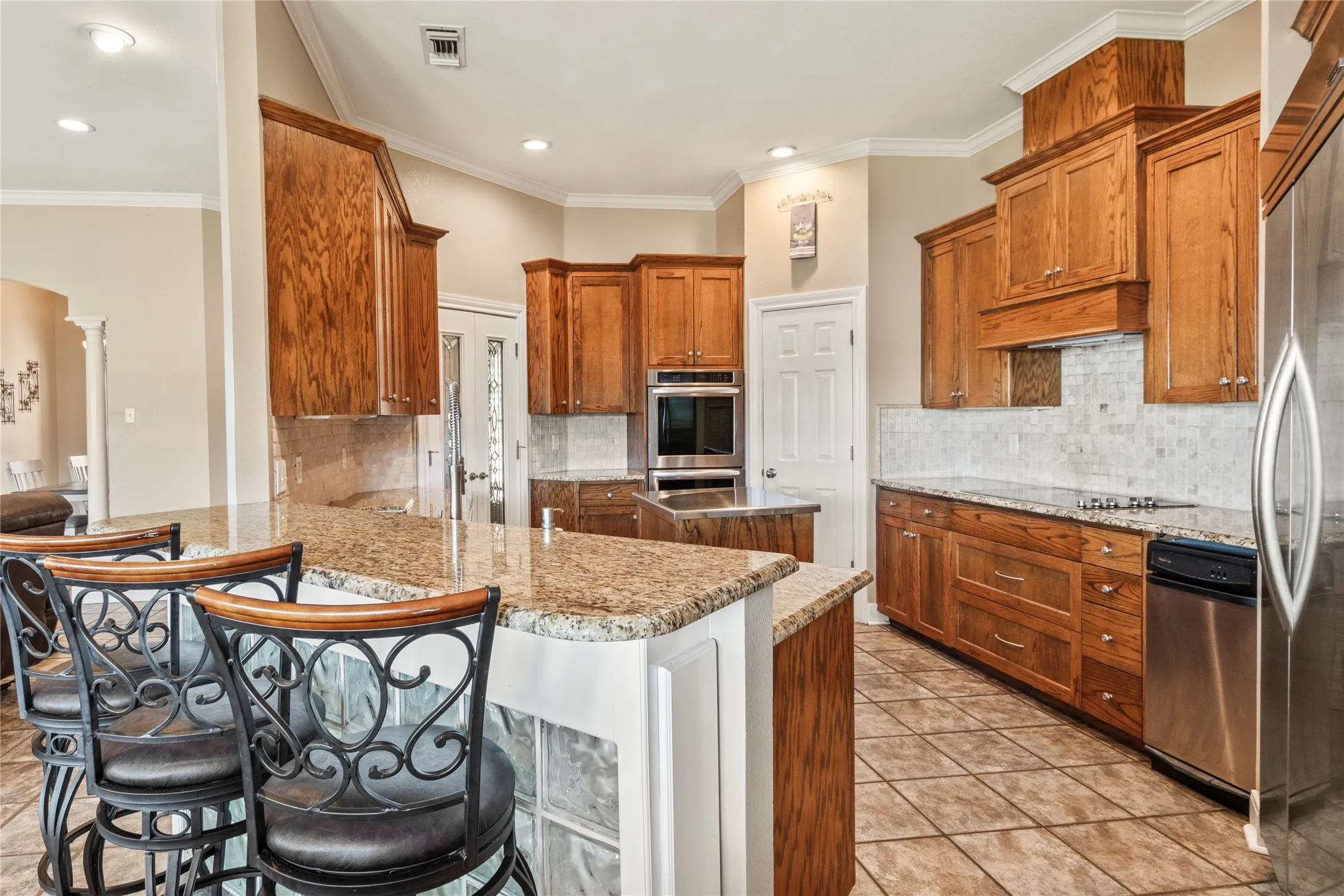 Single Family Residence For Sale in Henderson County , 180 Surls Drive, Mabank, Texas 75156, 4 Bedroom, 2 Bathroom, 3 Garage spaces, 2,385 Sqft, built in 2001, Preowned, mls#21245140, Real Estate Agent in Mabank, Homes For Sale in Henderson county, Homes For Sale in Mabank, Realtor in Mabank Texas, Real Estate Brokerage Independent Realty Texas, Luminita Cordes Realtor