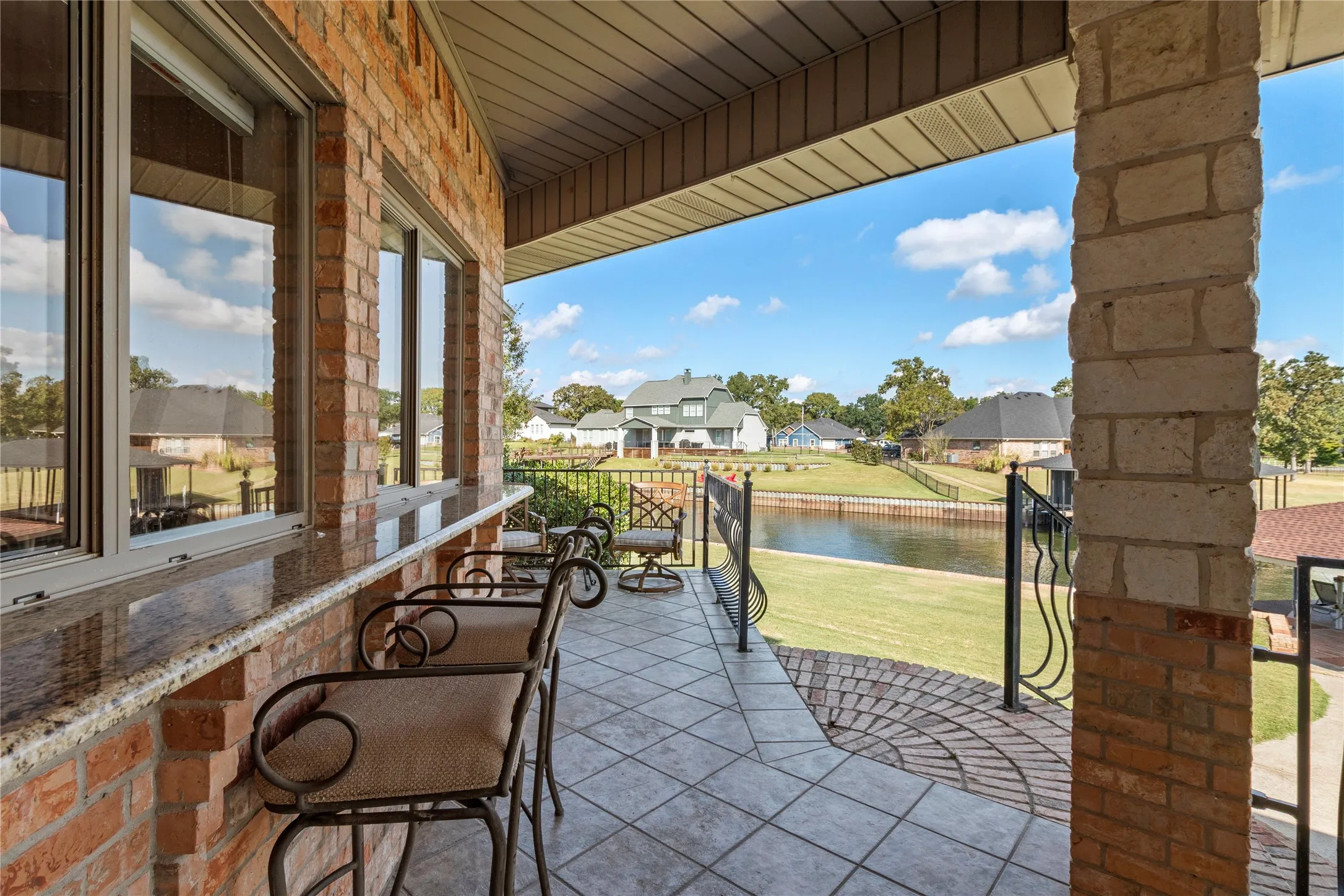 Single Family Residence For Sale in Henderson County , 180 Surls Drive, Mabank, Texas 75156, 4 Bedroom, 2 Bathroom, 3 Garage spaces, 2,385 Sqft, built in 2001, Preowned, mls#21245140, Real Estate Agent in Mabank, Homes For Sale in Henderson county, Homes For Sale in Mabank, Realtor in Mabank Texas, Real Estate Brokerage Independent Realty Texas, Luminita Cordes Realtor