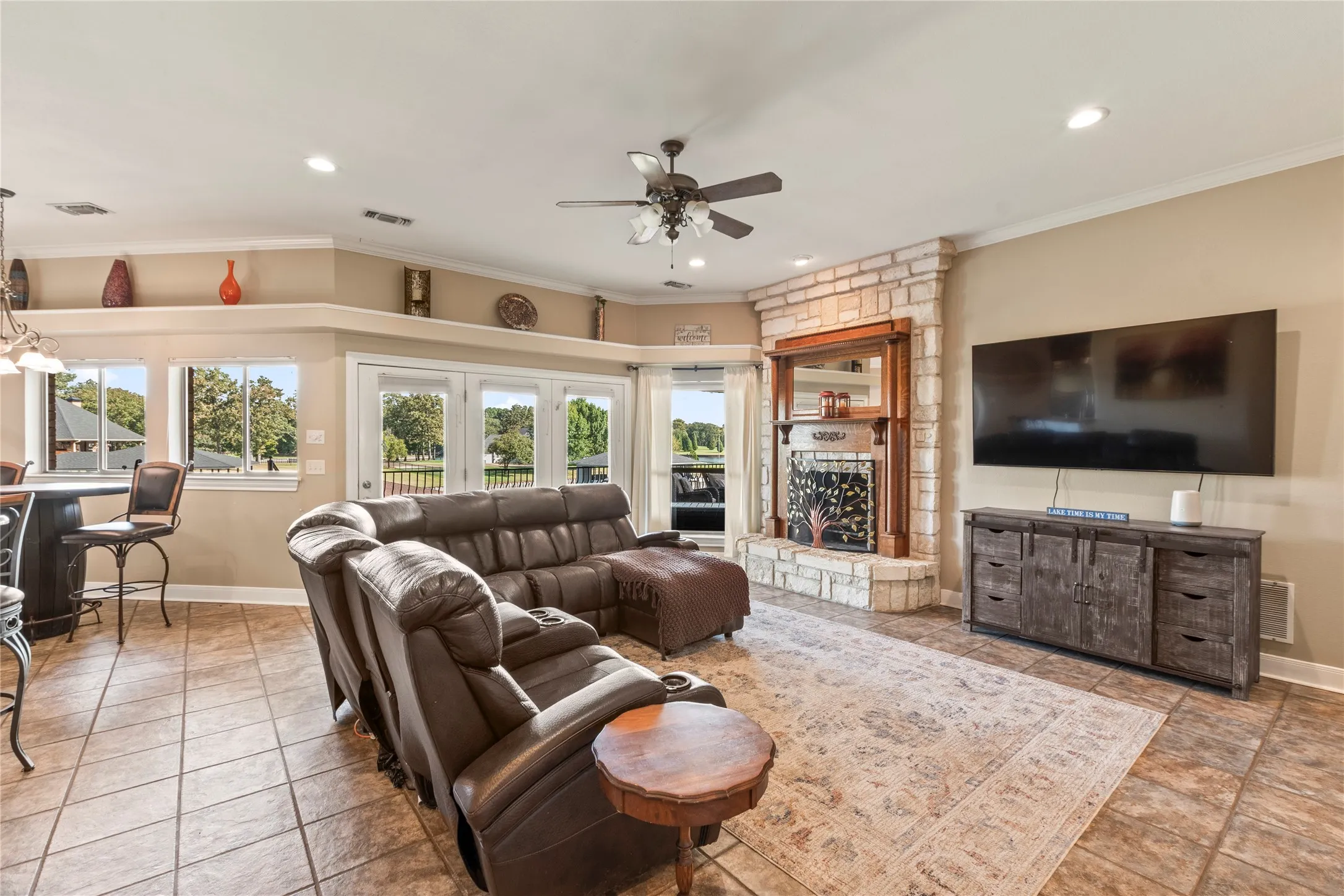 Single Family Residence For Sale in Henderson County , 180 Surls Drive, Mabank, Texas 75156, 4 Bedroom, 2 Bathroom, 3 Garage spaces, 2,385 Sqft, built in 2001, Preowned, mls#21245140, Real Estate Agent in Mabank, Homes For Sale in Henderson county, Homes For Sale in Mabank, Realtor in Mabank Texas, Real Estate Brokerage Independent Realty Texas, Luminita Cordes Realtor