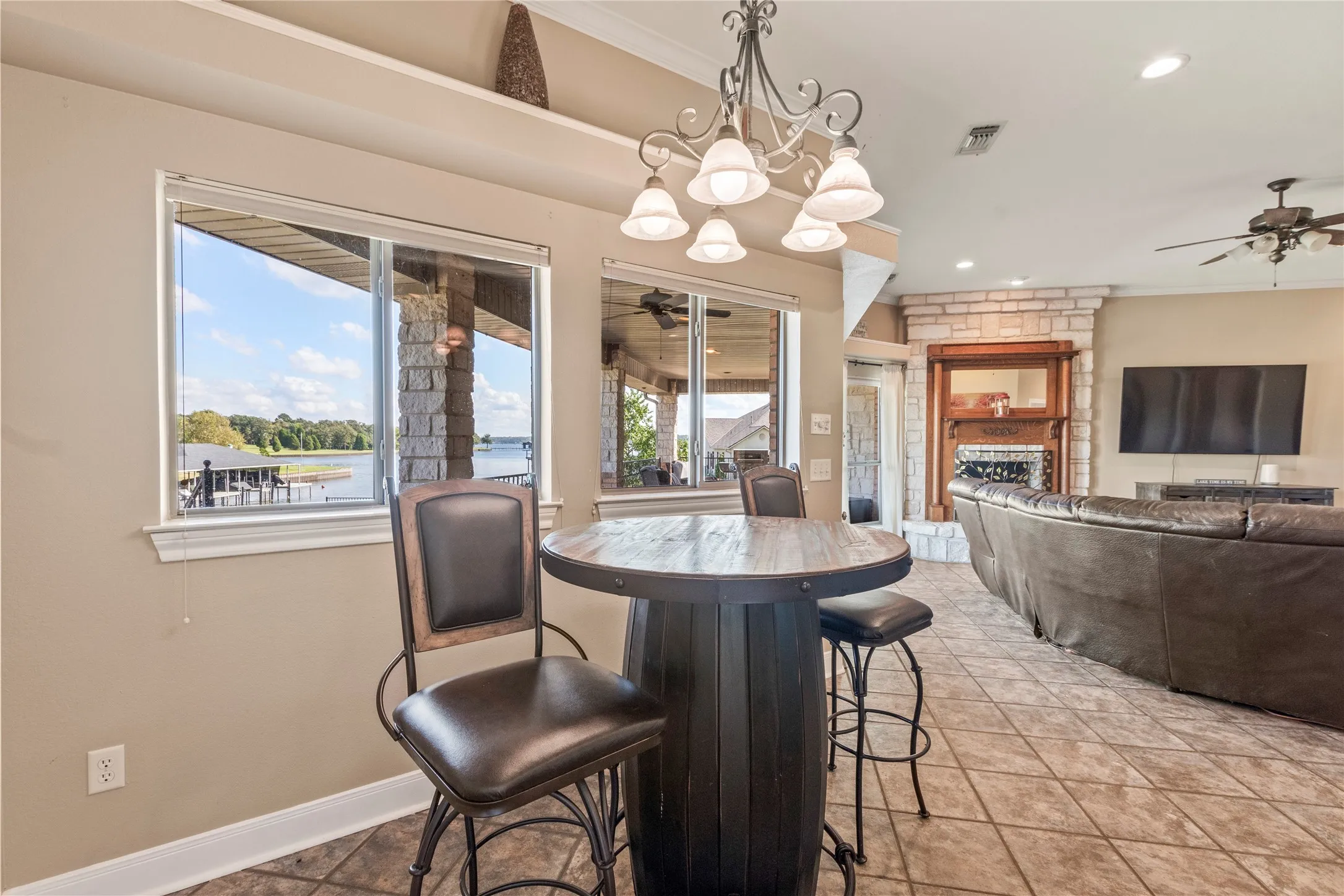 Single Family Residence For Sale in Henderson County , 180 Surls Drive, Mabank, Texas 75156, 4 Bedroom, 2 Bathroom, 3 Garage spaces, 2,385 Sqft, built in 2001, Preowned, mls#21245140, Real Estate Agent in Mabank, Homes For Sale in Henderson county, Homes For Sale in Mabank, Realtor in Mabank Texas, Real Estate Brokerage Independent Realty Texas, Luminita Cordes Realtor