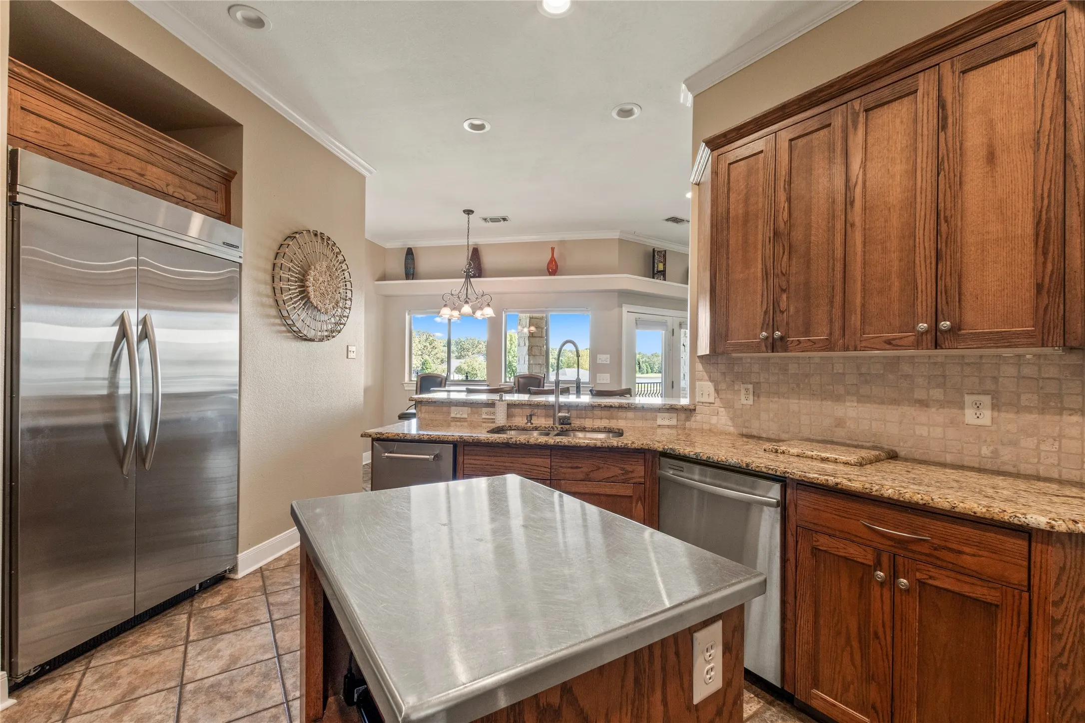 Single Family Residence For Sale in Henderson County , 180 Surls Drive, Mabank, Texas 75156, 4 Bedroom, 2 Bathroom, 3 Garage spaces, 2,385 Sqft, built in 2001, Preowned, mls#21245140, Real Estate Agent in Mabank, Homes For Sale in Henderson county, Homes For Sale in Mabank, Realtor in Mabank Texas, Real Estate Brokerage Independent Realty Texas, Luminita Cordes Realtor