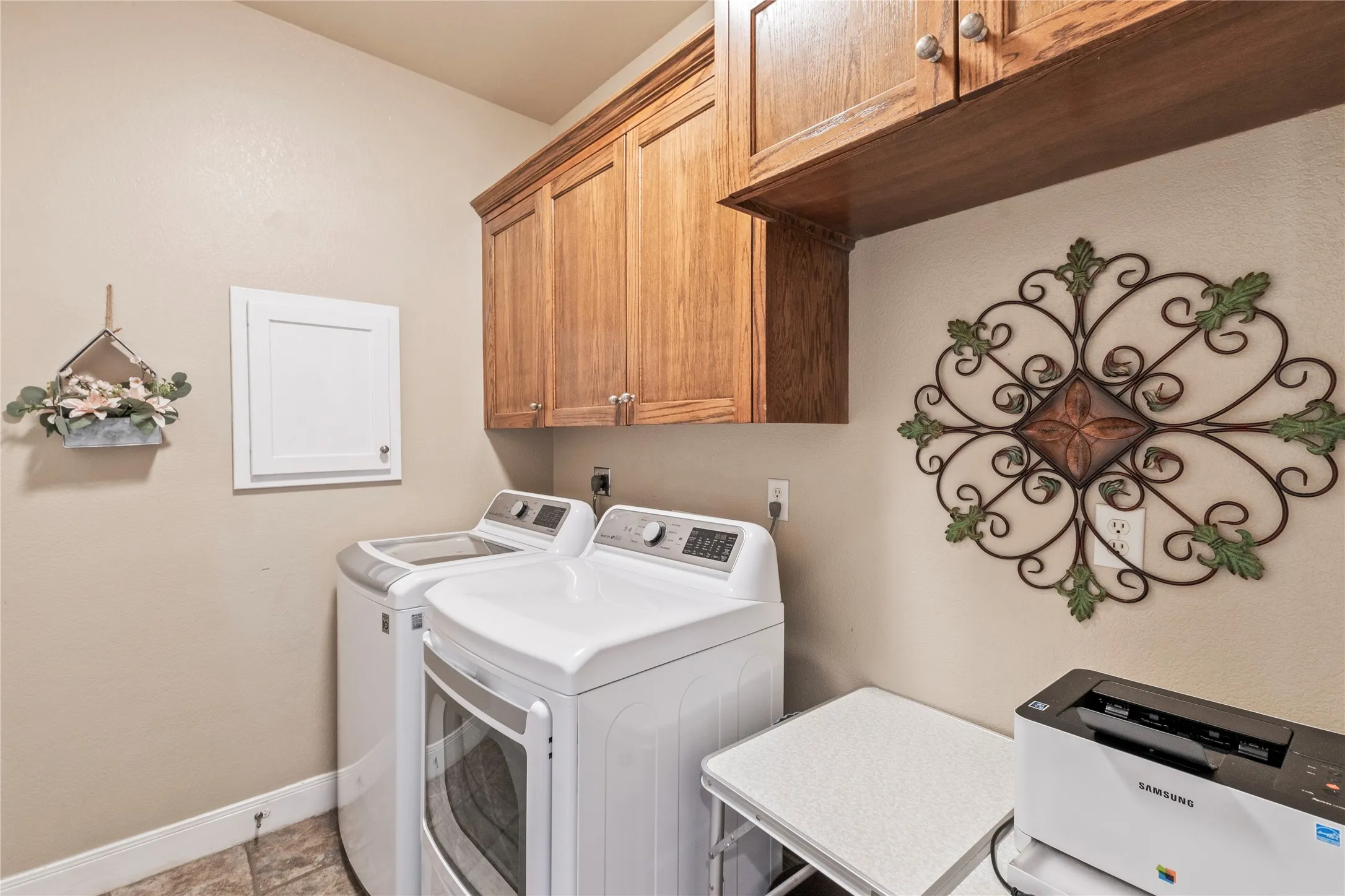 Single Family Residence For Sale in Henderson County , 180 Surls Drive, Mabank, Texas 75156, 4 Bedroom, 2 Bathroom, 3 Garage spaces, 2,385 Sqft, built in 2001, Preowned, mls#21245140, Real Estate Agent in Mabank, Homes For Sale in Henderson county, Homes For Sale in Mabank, Realtor in Mabank Texas, Real Estate Brokerage Independent Realty Texas, Luminita Cordes Realtor