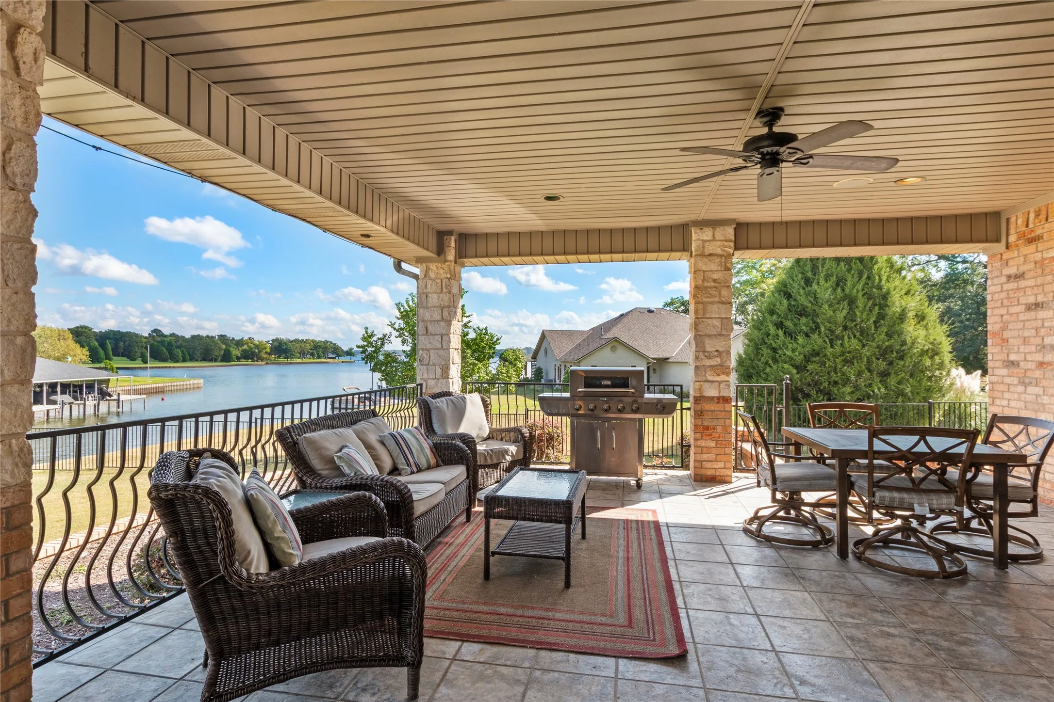 Single Family Residence For Sale in Henderson County , 180 Surls Drive, Mabank, Texas 75156, 4 Bedroom, 2 Bathroom, 3 Garage spaces, 2,385 Sqft, built in 2001, Preowned, mls#21245140, Real Estate Agent in Mabank, Homes For Sale in Henderson county, Homes For Sale in Mabank, Realtor in Mabank Texas, Real Estate Brokerage Independent Realty Texas, Luminita Cordes Realtor