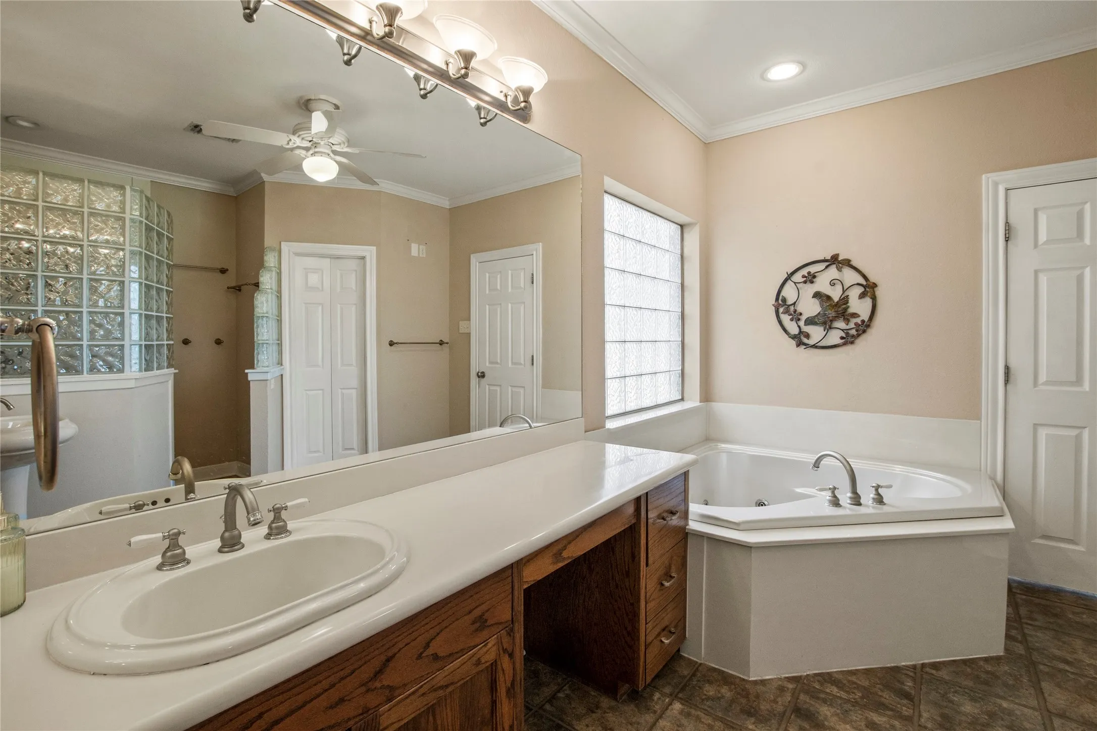 Single Family Residence For Sale in Henderson County , 180 Surls Drive, Mabank, Texas 75156, 4 Bedroom, 2 Bathroom, 3 Garage spaces, 2,385 Sqft, built in 2001, Preowned, mls#21245140, Real Estate Agent in Mabank, Homes For Sale in Henderson county, Homes For Sale in Mabank, Realtor in Mabank Texas, Real Estate Brokerage Independent Realty Texas, Luminita Cordes Realtor
