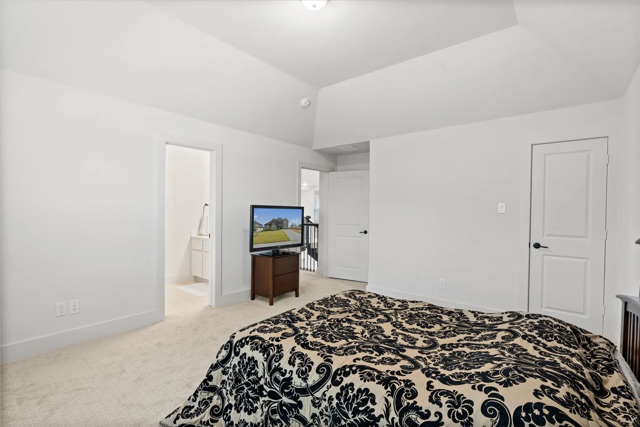 Single Family Residence For Sale in Dallas County , 704 S HIDDEN LAKES Drive, De Soto, Texas 75115, 5 Bedrooms, 4 Bathrooms, 2 Garage spaces, 4,737 Sqft, built in 2023, Price $750,000, mls#21248124, Real Estate Agent in De Soto, Homes For Sale in Dallas county, Homes For Sale in De Soto, Realtor in De Soto Texas, Real Estate Brokerage Independent Realty Texas, Luminita Cordes Realtor