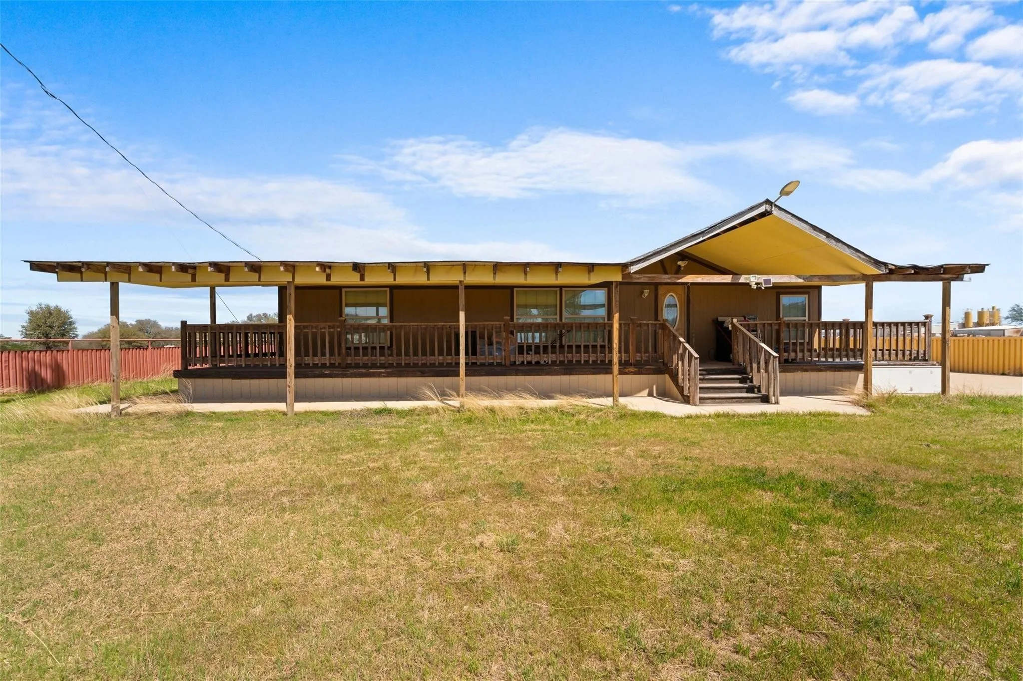 Single Family Residence For Sale in Hill County , 277 Deer Shadow Circle, Whitney, Texas 76692, 3 Bedroom, 2 Bathroom, Garage spaces, 1,274 Sqft, built in 2000, Preowned, mls#21247301, Real Estate Agent in Whitney, Homes For Sale in Hill county, Homes For Sale in Whitney, Realtor in Whitney Texas, Real Estate Brokerage Independent Realty Texas, Luminita Cordes Realtor