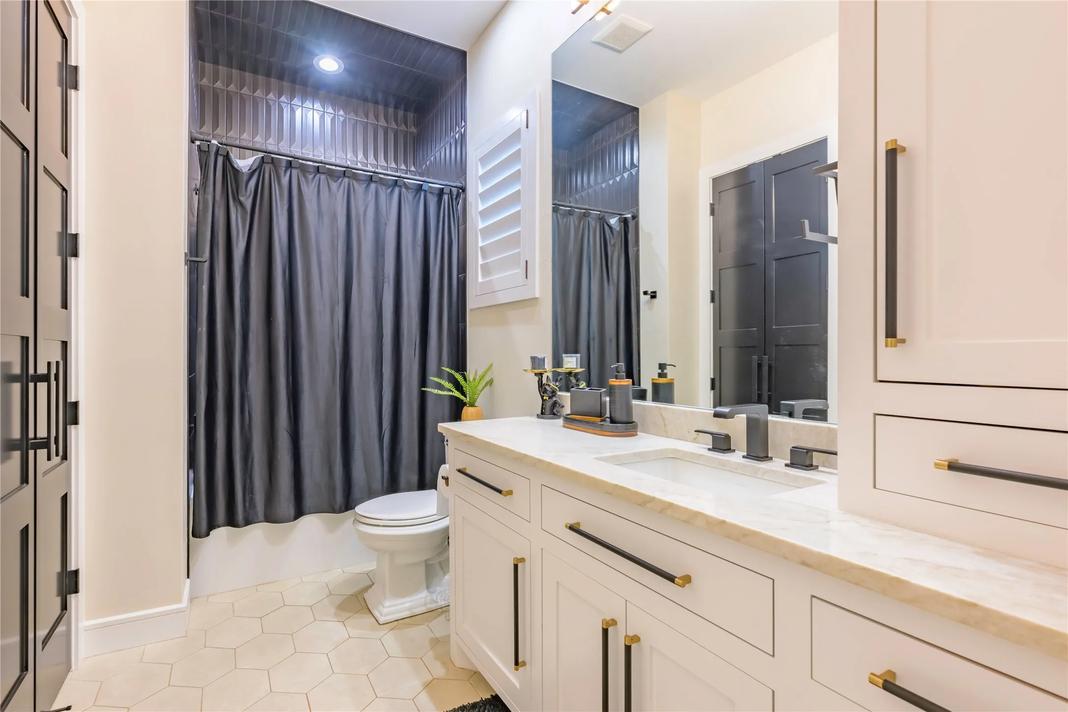 Single Family Residence For Sale in Ector County , 9331 Clevenger Road, Odessa, Texas 79762, 5 Bedroom, 6 Bathroom, 4 Garage spaces, 6,401 Sqft, built in 2024, Preowned, mls#21248169, Real Estate Agent in Odessa, Homes For Sale in Ector county, Homes For Sale in Odessa, Realtor in Odessa Texas, Real Estate Brokerage Independent Realty Texas, Luminita Cordes Realtor