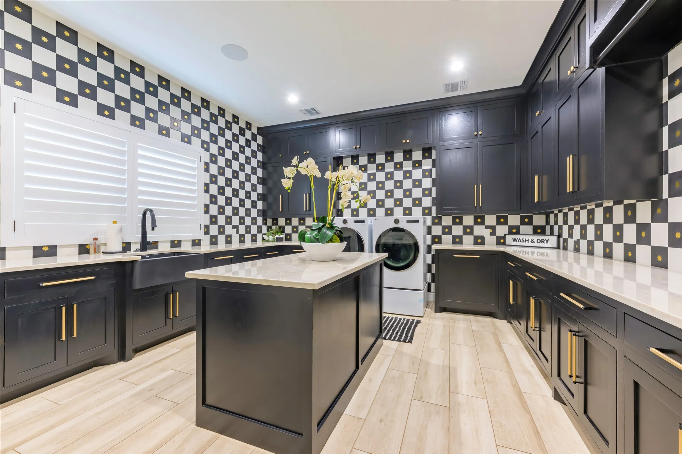Single Family Residence For Sale in Ector County , 9331 Clevenger Road, Odessa, Texas 79762, 5 Bedroom, 6 Bathroom, 4 Garage spaces, 6,401 Sqft, built in 2024, Preowned, mls#21248169, Real Estate Agent in Odessa, Homes For Sale in Ector county, Homes For Sale in Odessa, Realtor in Odessa Texas, Real Estate Brokerage Independent Realty Texas, Luminita Cordes Realtor