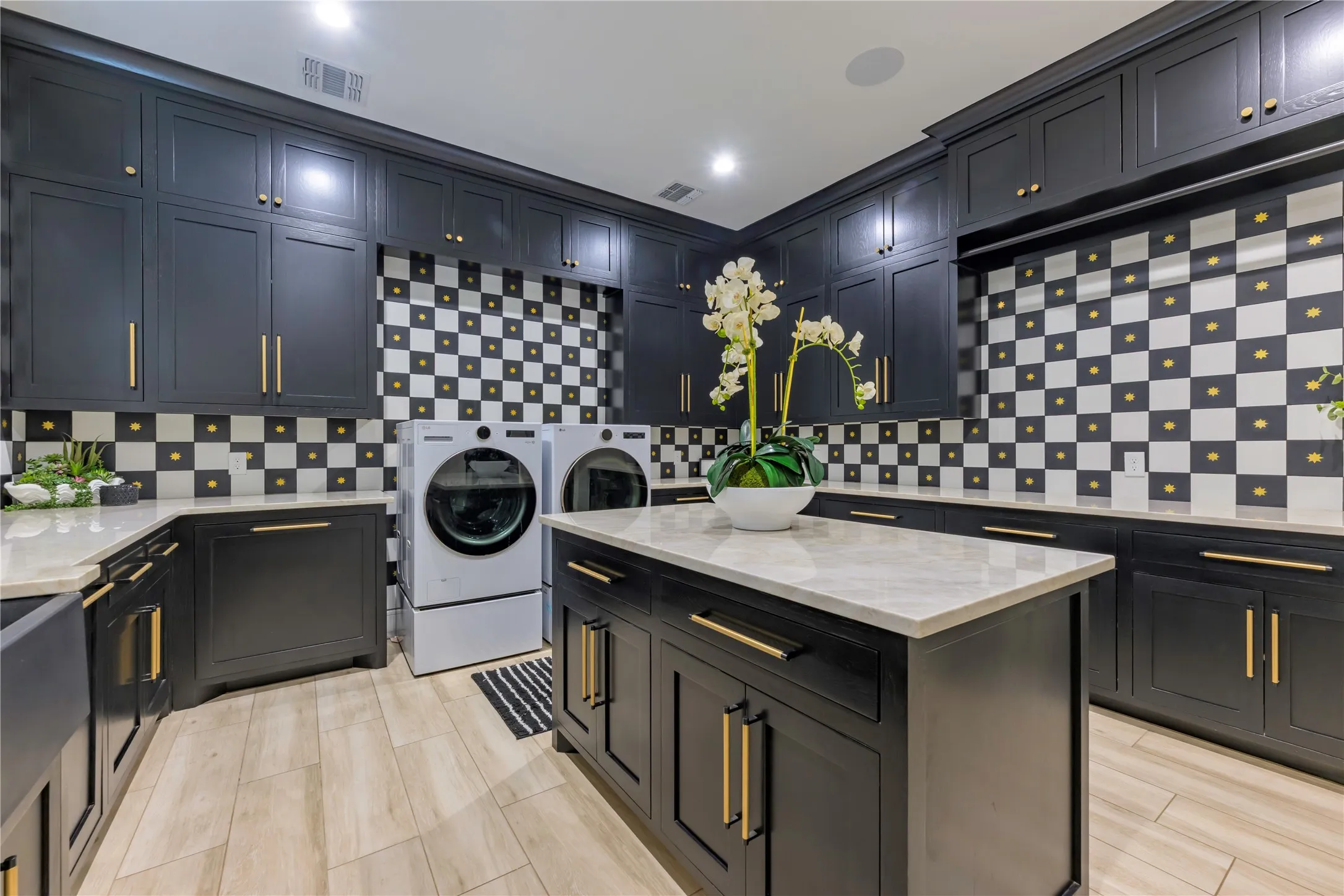Single Family Residence For Sale in Ector County , 9331 Clevenger Road, Odessa, Texas 79762, 5 Bedroom, 6 Bathroom, 4 Garage spaces, 6,401 Sqft, built in 2024, Preowned, mls#21248169, Real Estate Agent in Odessa, Homes For Sale in Ector county, Homes For Sale in Odessa, Realtor in Odessa Texas, Real Estate Brokerage Independent Realty Texas, Luminita Cordes Realtor