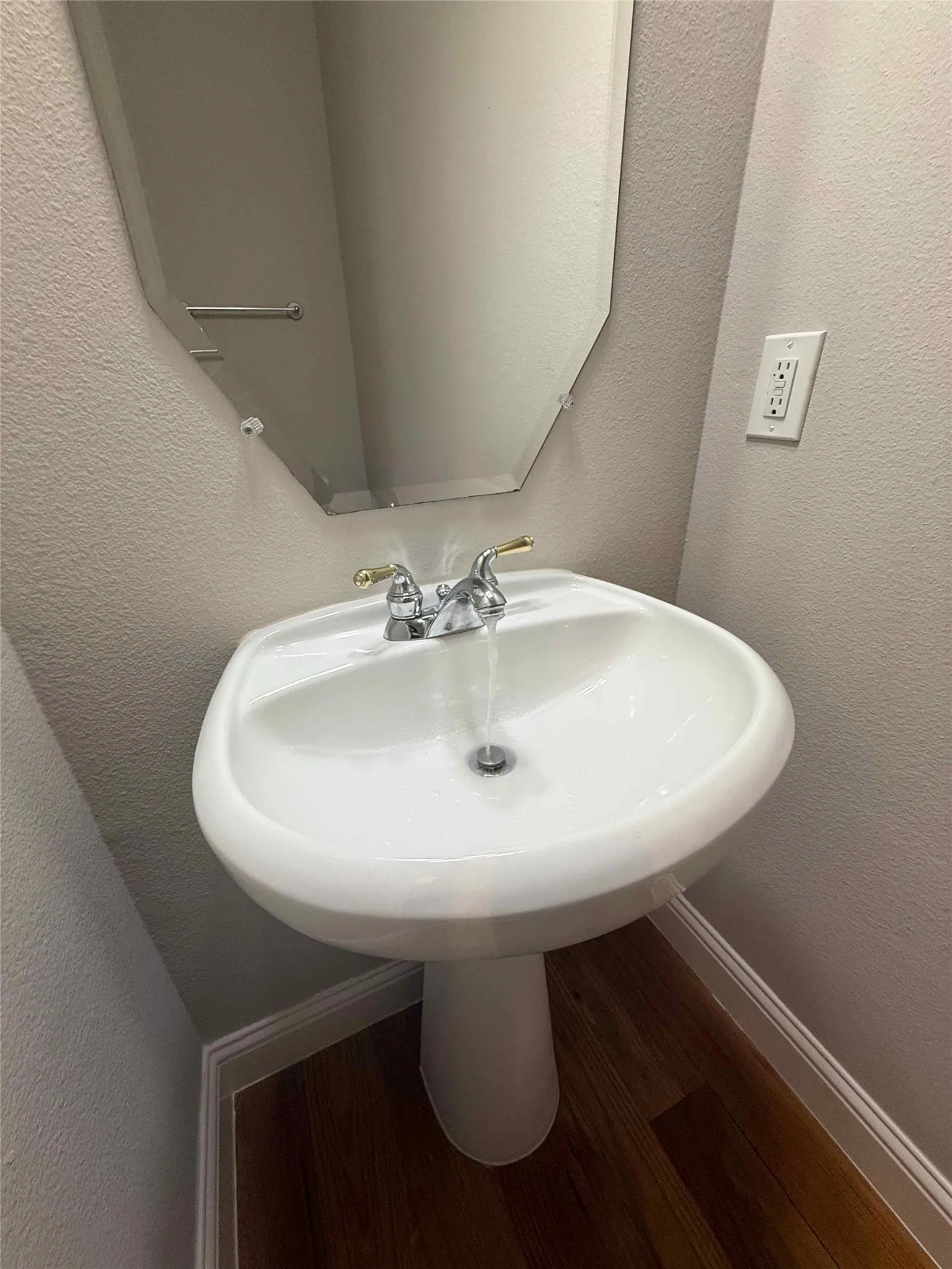 Townhouse For Sale in Collin County , 8242 Library Street, Frisco, Texas 75034, 3 Bedroom, 4 Bathroom, 2 Garage spaces, 2,781 Sqft, built in 2002, Preowned, mls#21248183, Real Estate Agent in Frisco, Homes For Sale in Collin county, Homes For Sale in Frisco, Realtor in Frisco Texas, Real Estate Brokerage Independent Realty Texas, Luminita Cordes Realtor