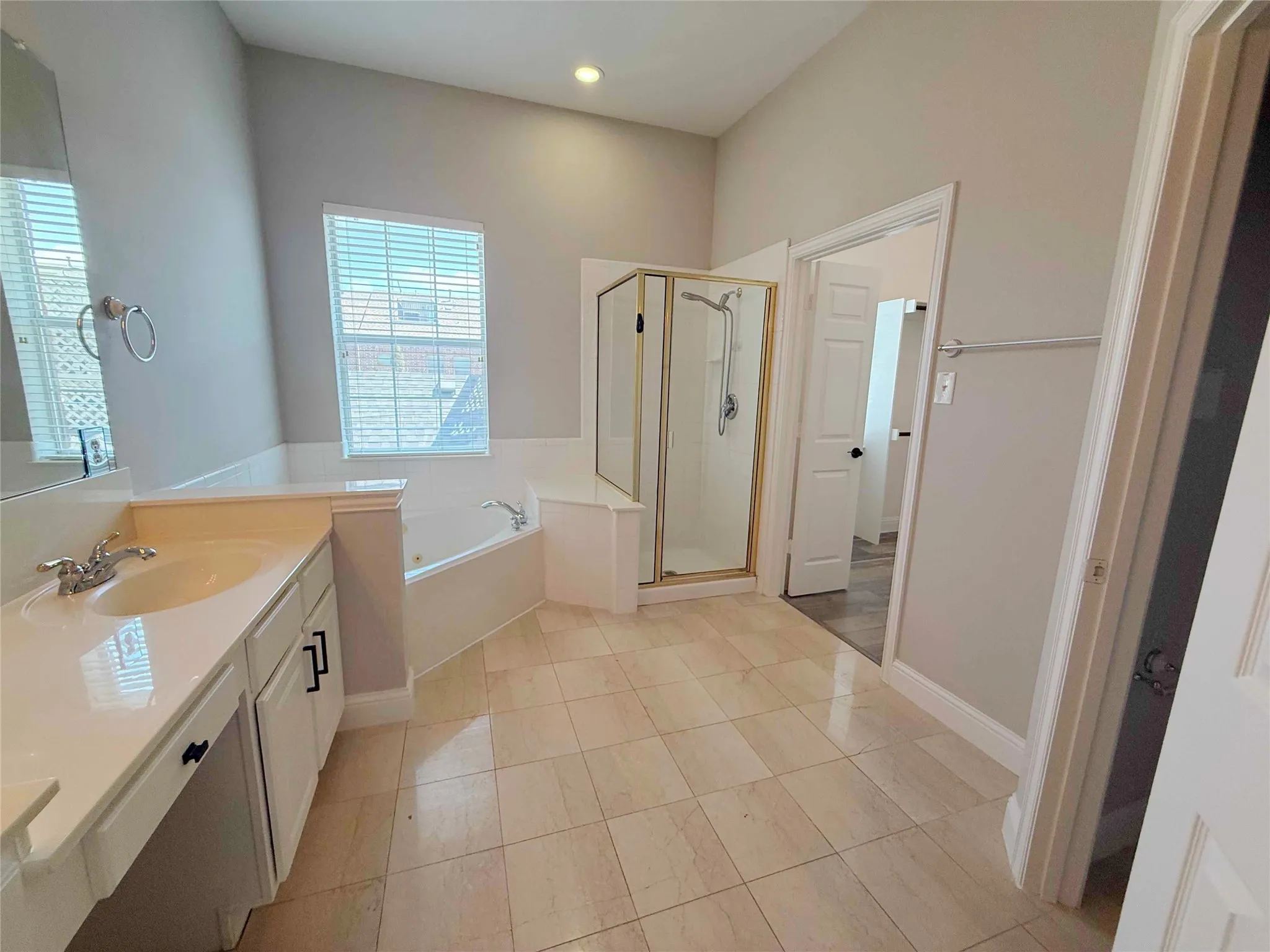 Townhouse For Sale in Collin County , 8242 Library Street, Frisco, Texas 75034, 3 Bedroom, 4 Bathroom, 2 Garage spaces, 2,781 Sqft, built in 2002, Preowned, mls#21248183, Real Estate Agent in Frisco, Homes For Sale in Collin county, Homes For Sale in Frisco, Realtor in Frisco Texas, Real Estate Brokerage Independent Realty Texas, Luminita Cordes Realtor