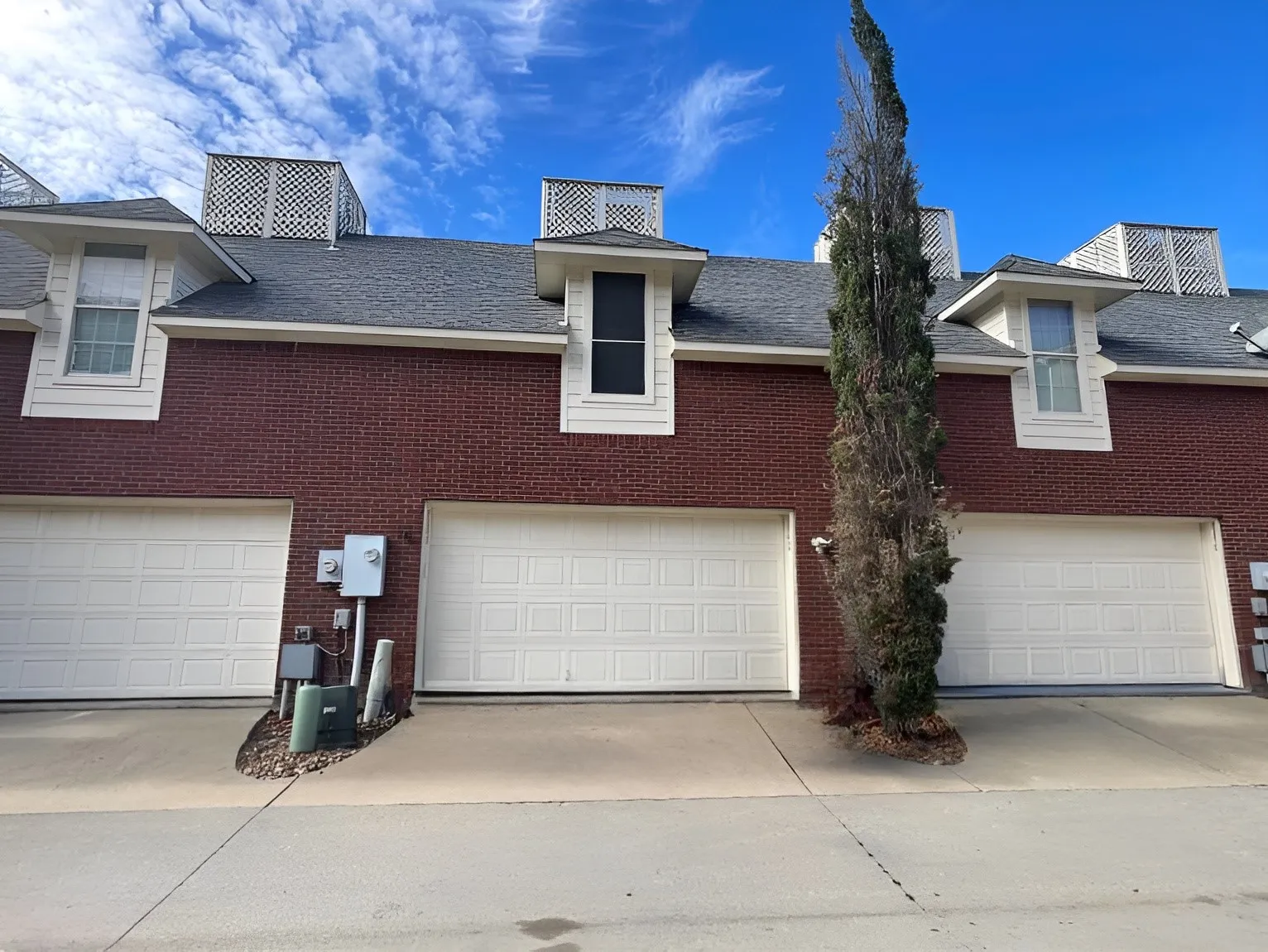 Townhouse For Sale in Collin County , 8242 Library Street, Frisco, Texas 75034, 3 Bedroom, 4 Bathroom, 2 Garage spaces, 2,781 Sqft, built in 2002, Preowned, mls#21248183, Real Estate Agent in Frisco, Homes For Sale in Collin county, Homes For Sale in Frisco, Realtor in Frisco Texas, Real Estate Brokerage Independent Realty Texas, Luminita Cordes Realtor