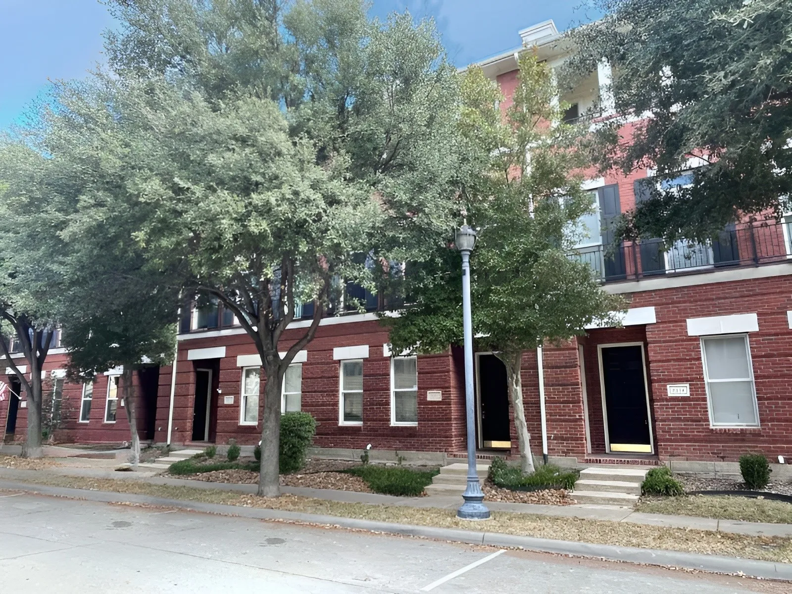 Townhouse For Sale in Collin County , 8242 Library Street, Frisco, Texas 75034, 3 Bedroom, 4 Bathroom, 2 Garage spaces, 2,781 Sqft, built in 2002, Preowned, mls#21248183, Real Estate Agent in Frisco, Homes For Sale in Collin county, Homes For Sale in Frisco, Realtor in Frisco Texas, Real Estate Brokerage Independent Realty Texas, Luminita Cordes Realtor