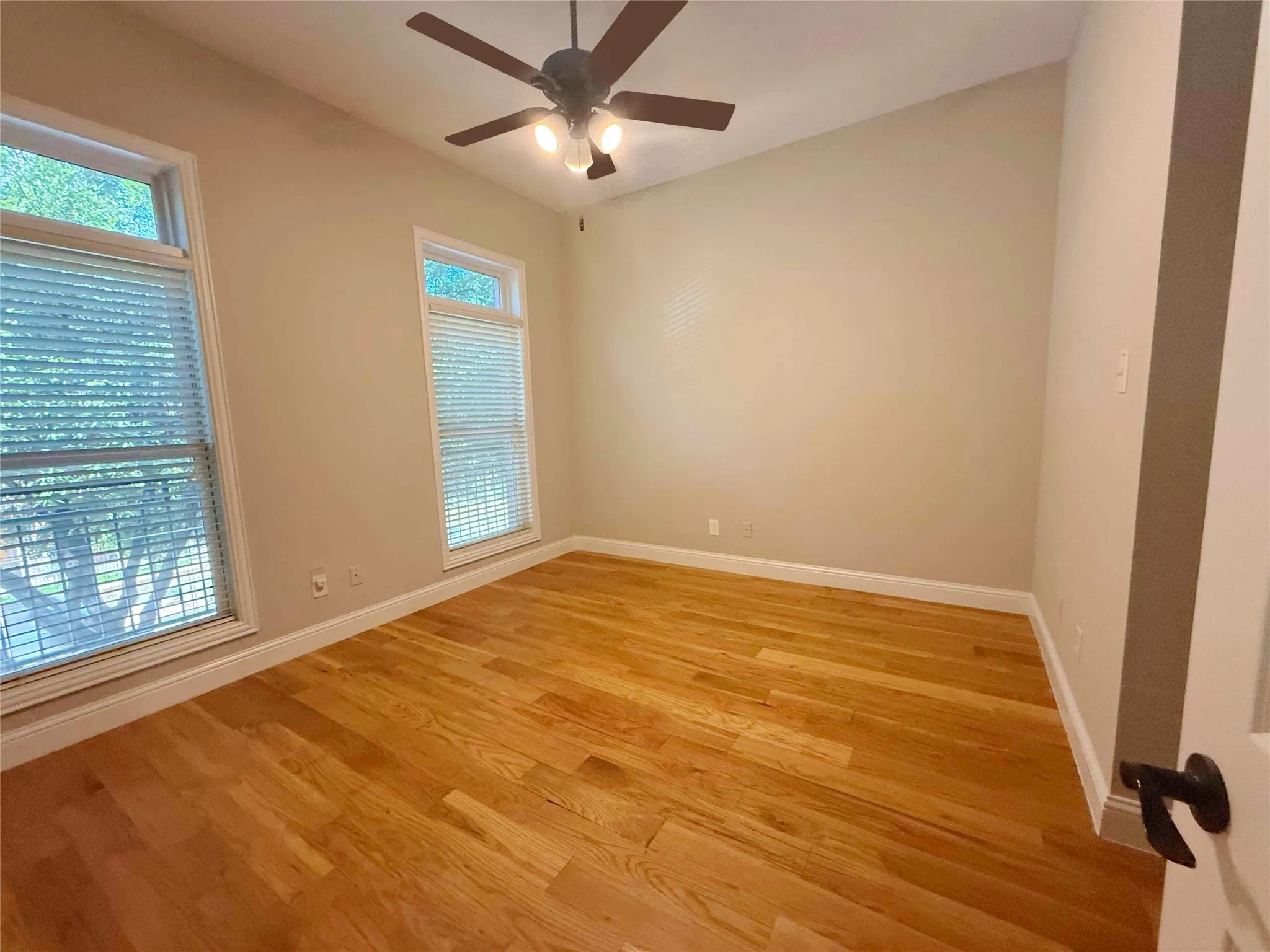 Townhouse For Sale in Collin County , 8242 Library Street, Frisco, Texas 75034, 3 Bedroom, 4 Bathroom, 2 Garage spaces, 2,781 Sqft, built in 2002, Preowned, mls#21248183, Real Estate Agent in Frisco, Homes For Sale in Collin county, Homes For Sale in Frisco, Realtor in Frisco Texas, Real Estate Brokerage Independent Realty Texas, Luminita Cordes Realtor