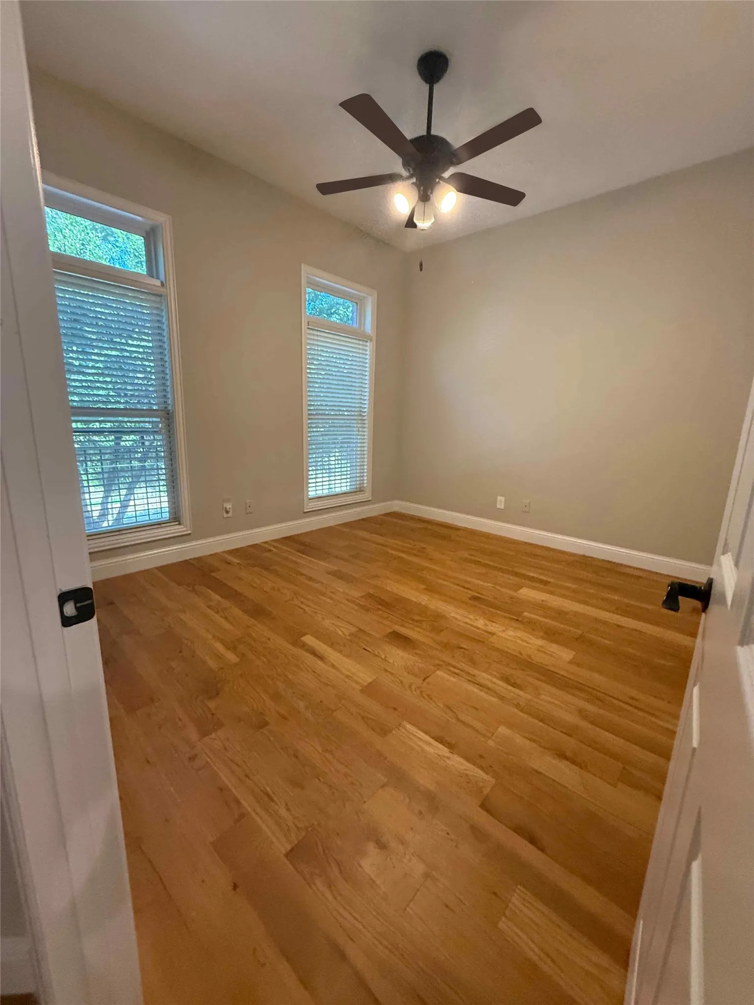Townhouse For Sale in Collin County , 8242 Library Street, Frisco, Texas 75034, 3 Bedroom, 4 Bathroom, 2 Garage spaces, 2,781 Sqft, built in 2002, Preowned, mls#21248183, Real Estate Agent in Frisco, Homes For Sale in Collin county, Homes For Sale in Frisco, Realtor in Frisco Texas, Real Estate Brokerage Independent Realty Texas, Luminita Cordes Realtor