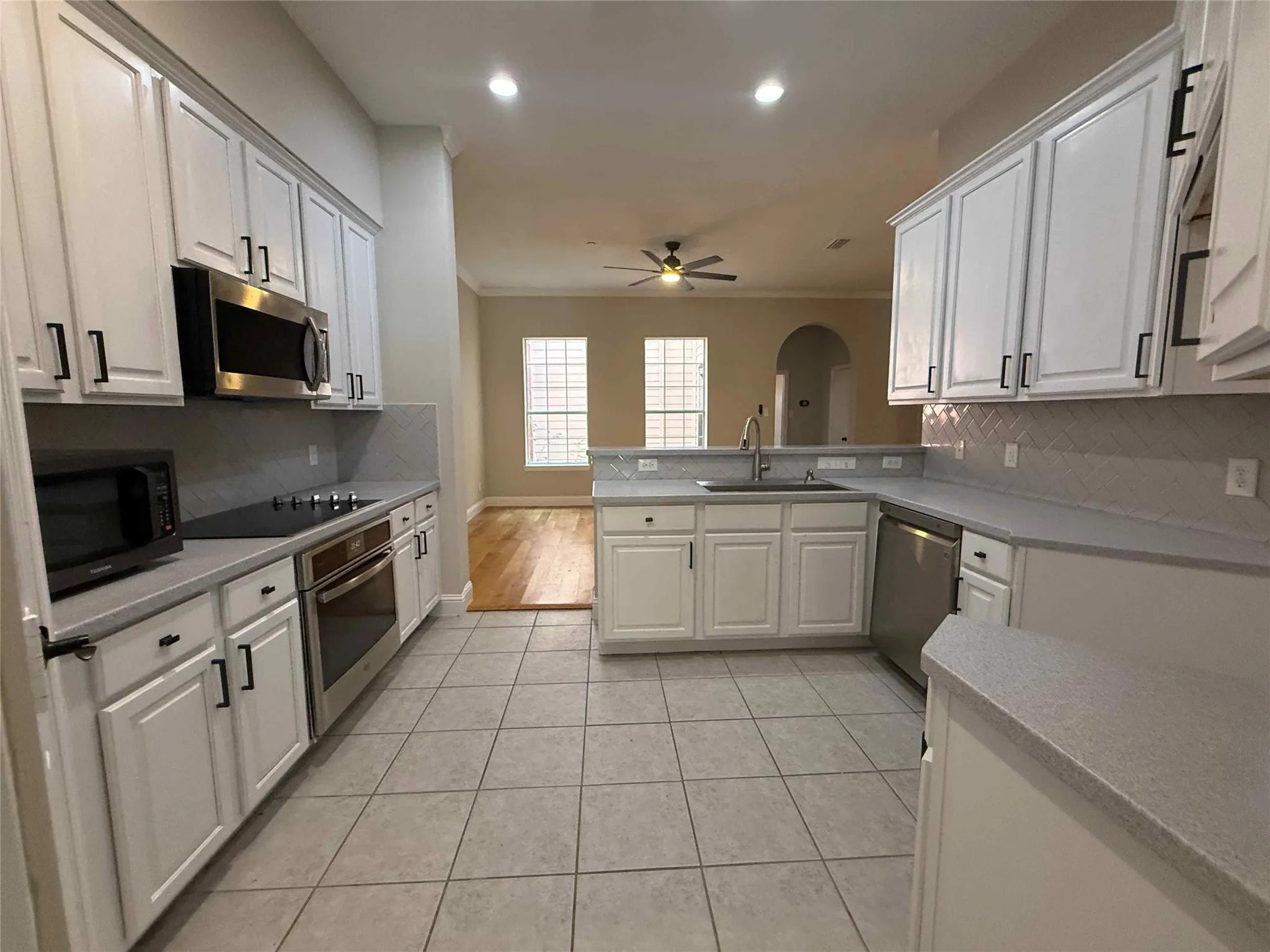 Townhouse For Sale in Collin County , 8242 Library Street, Frisco, Texas 75034, 3 Bedroom, 4 Bathroom, 2 Garage spaces, 2,781 Sqft, built in 2002, Preowned, mls#21248183, Real Estate Agent in Frisco, Homes For Sale in Collin county, Homes For Sale in Frisco, Realtor in Frisco Texas, Real Estate Brokerage Independent Realty Texas, Luminita Cordes Realtor