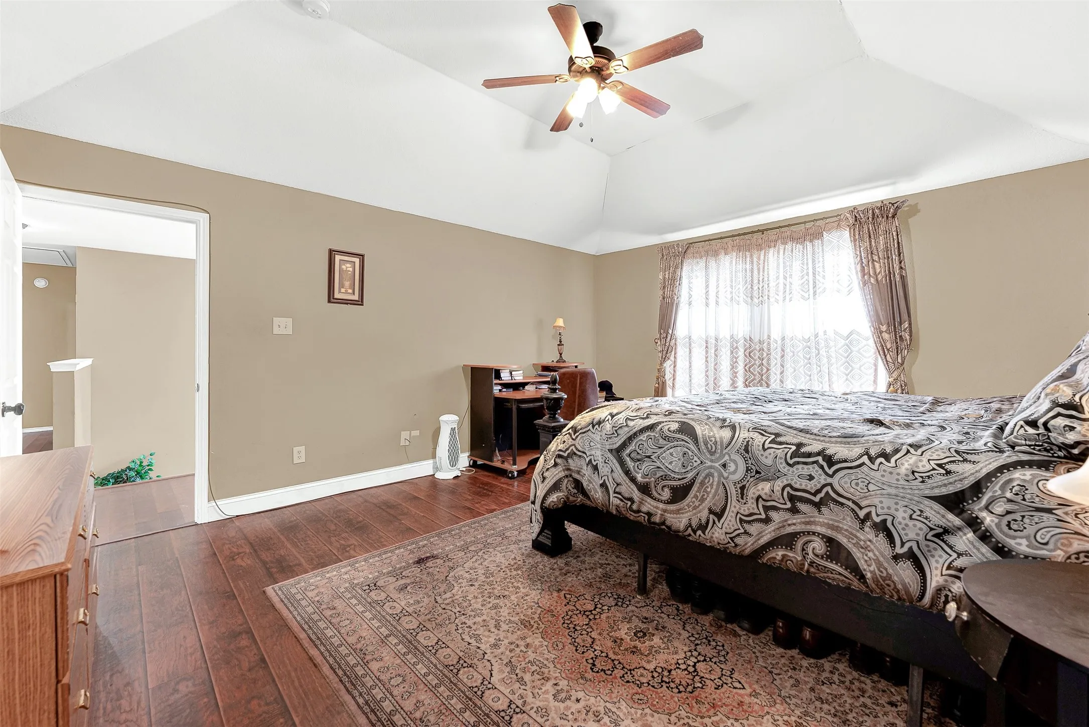 Single Family Residence For Sale in Dallas County , 8506 Manchester Drive, Rowlett, Texas 75089, 4 Bedroom, 3 Bathroom, 2 Garage spaces, 2,646 Sqft, built in 1995, Preowned, mls#21144051, Real Estate Agent in Rowlett, Homes For Sale in Dallas county, Homes For Sale in Rowlett, Realtor in Rowlett Texas, Real Estate Brokerage Independent Realty Texas, Luminita Cordes Realtor