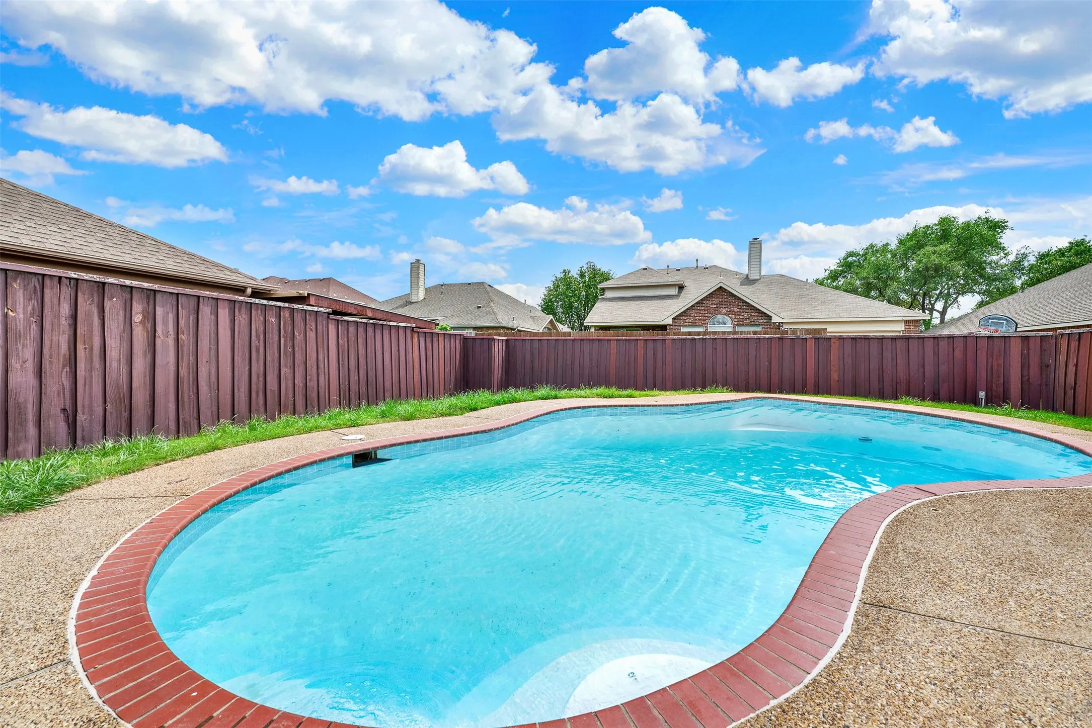 Single Family Residence For Sale in Dallas County , 8506 Manchester Drive, Rowlett, Texas 75089, 4 Bedroom, 3 Bathroom, 2 Garage spaces, 2,646 Sqft, built in 1995, Preowned, mls#21144051, Real Estate Agent in Rowlett, Homes For Sale in Dallas county, Homes For Sale in Rowlett, Realtor in Rowlett Texas, Real Estate Brokerage Independent Realty Texas, Luminita Cordes Realtor