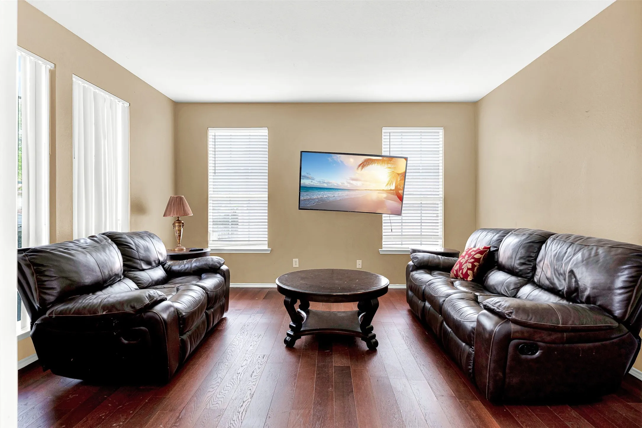 Single Family Residence For Sale in Dallas County , 8506 Manchester Drive, Rowlett, Texas 75089, 4 Bedroom, 3 Bathroom, 2 Garage spaces, 2,646 Sqft, built in 1995, Preowned, mls#21144051, Real Estate Agent in Rowlett, Homes For Sale in Dallas county, Homes For Sale in Rowlett, Realtor in Rowlett Texas, Real Estate Brokerage Independent Realty Texas, Luminita Cordes Realtor