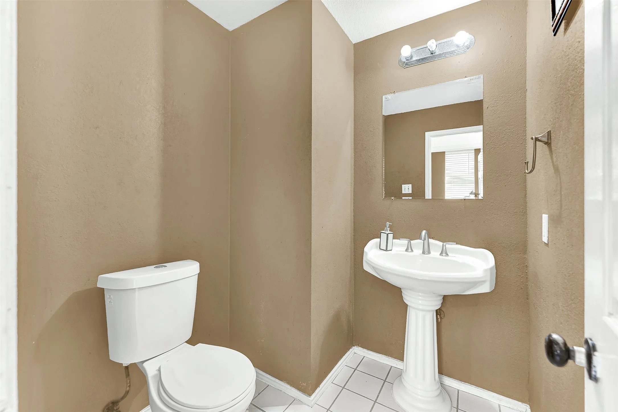 Single Family Residence For Sale in Dallas County , 8506 Manchester Drive, Rowlett, Texas 75089, 4 Bedroom, 3 Bathroom, 2 Garage spaces, 2,646 Sqft, built in 1995, Preowned, mls#21144051, Real Estate Agent in Rowlett, Homes For Sale in Dallas county, Homes For Sale in Rowlett, Realtor in Rowlett Texas, Real Estate Brokerage Independent Realty Texas, Luminita Cordes Realtor