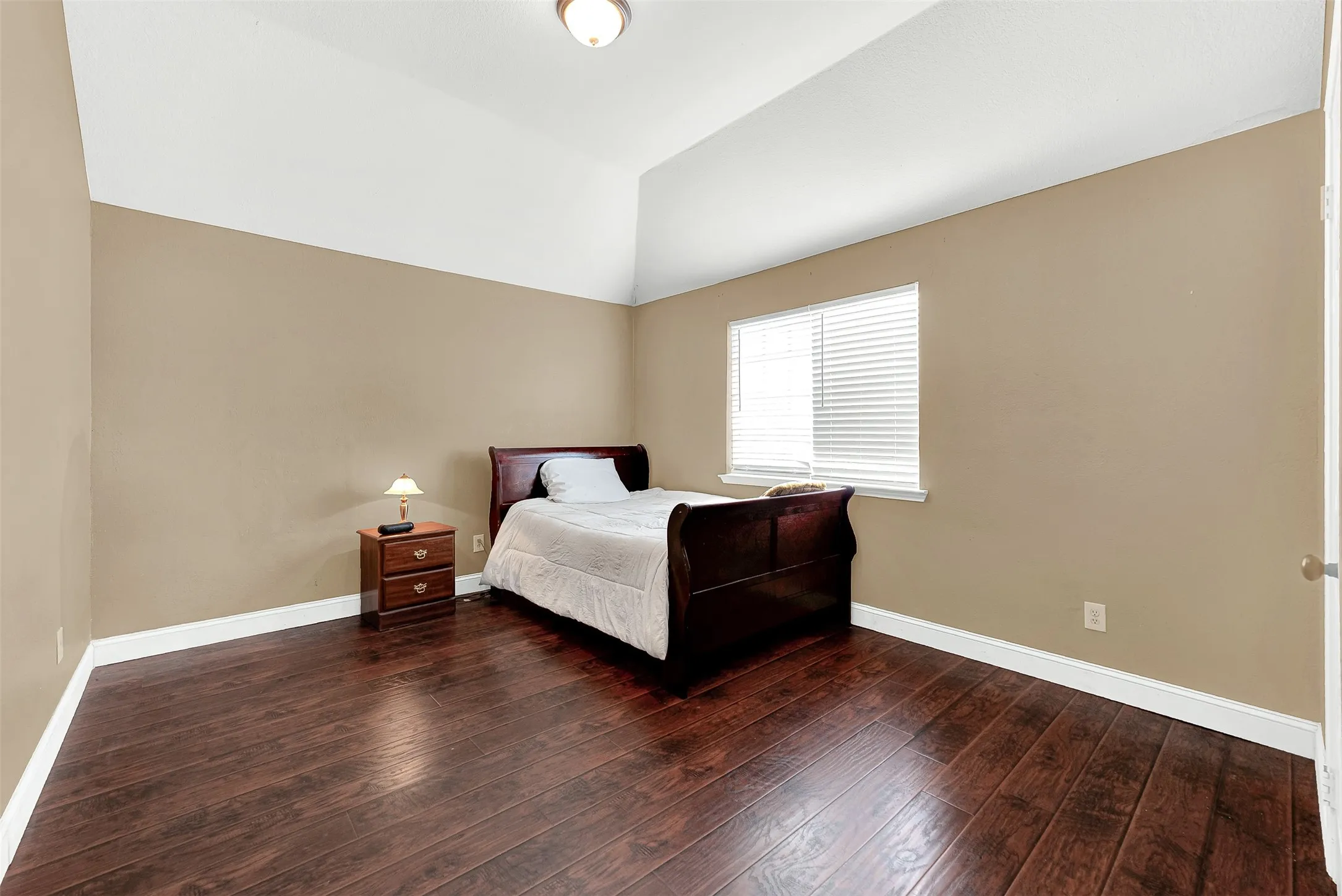 Single Family Residence For Sale in Dallas County , 8506 Manchester Drive, Rowlett, Texas 75089, 4 Bedroom, 3 Bathroom, 2 Garage spaces, 2,646 Sqft, built in 1995, Preowned, mls#21144051, Real Estate Agent in Rowlett, Homes For Sale in Dallas county, Homes For Sale in Rowlett, Realtor in Rowlett Texas, Real Estate Brokerage Independent Realty Texas, Luminita Cordes Realtor