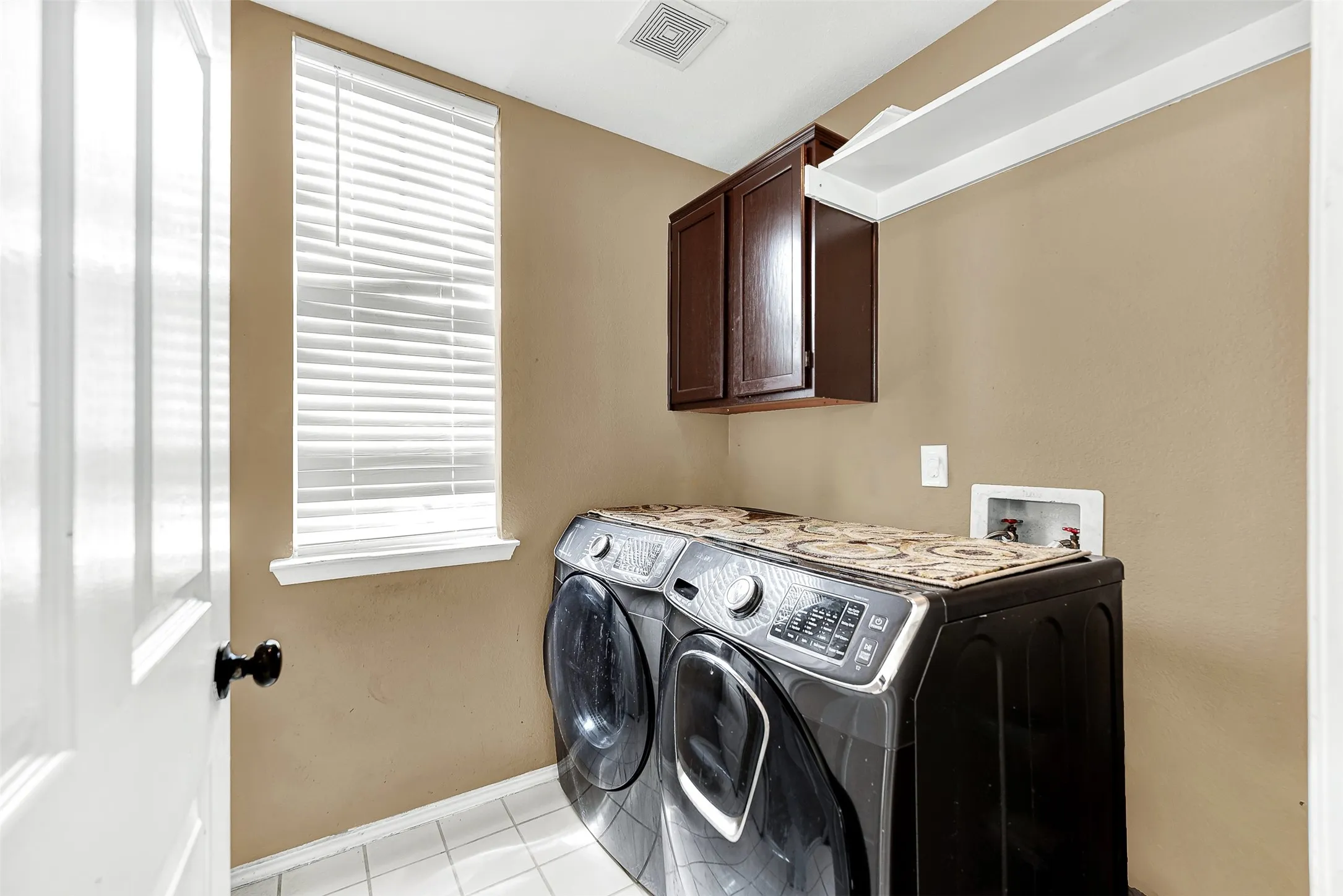 Single Family Residence For Sale in Dallas County , 8506 Manchester Drive, Rowlett, Texas 75089, 4 Bedroom, 3 Bathroom, 2 Garage spaces, 2,646 Sqft, built in 1995, Preowned, mls#21144051, Real Estate Agent in Rowlett, Homes For Sale in Dallas county, Homes For Sale in Rowlett, Realtor in Rowlett Texas, Real Estate Brokerage Independent Realty Texas, Luminita Cordes Realtor