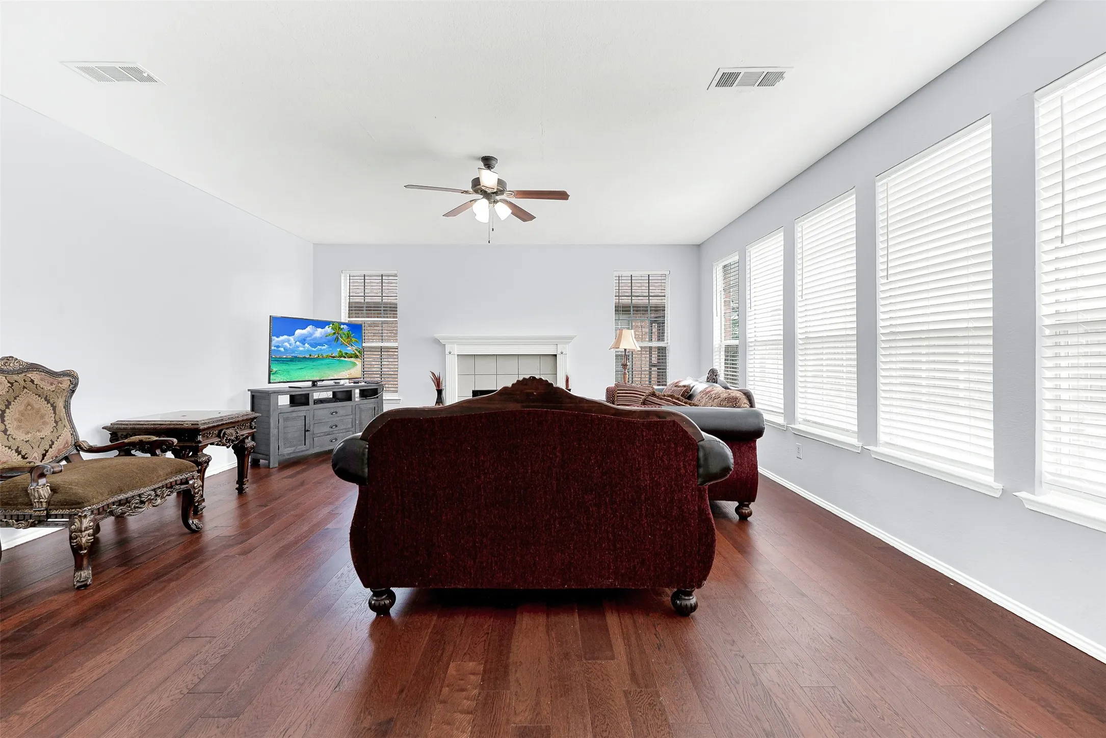Single Family Residence For Sale in Dallas County , 8506 Manchester Drive, Rowlett, Texas 75089, 4 Bedroom, 3 Bathroom, 2 Garage spaces, 2,646 Sqft, built in 1995, Preowned, mls#21144051, Real Estate Agent in Rowlett, Homes For Sale in Dallas county, Homes For Sale in Rowlett, Realtor in Rowlett Texas, Real Estate Brokerage Independent Realty Texas, Luminita Cordes Realtor