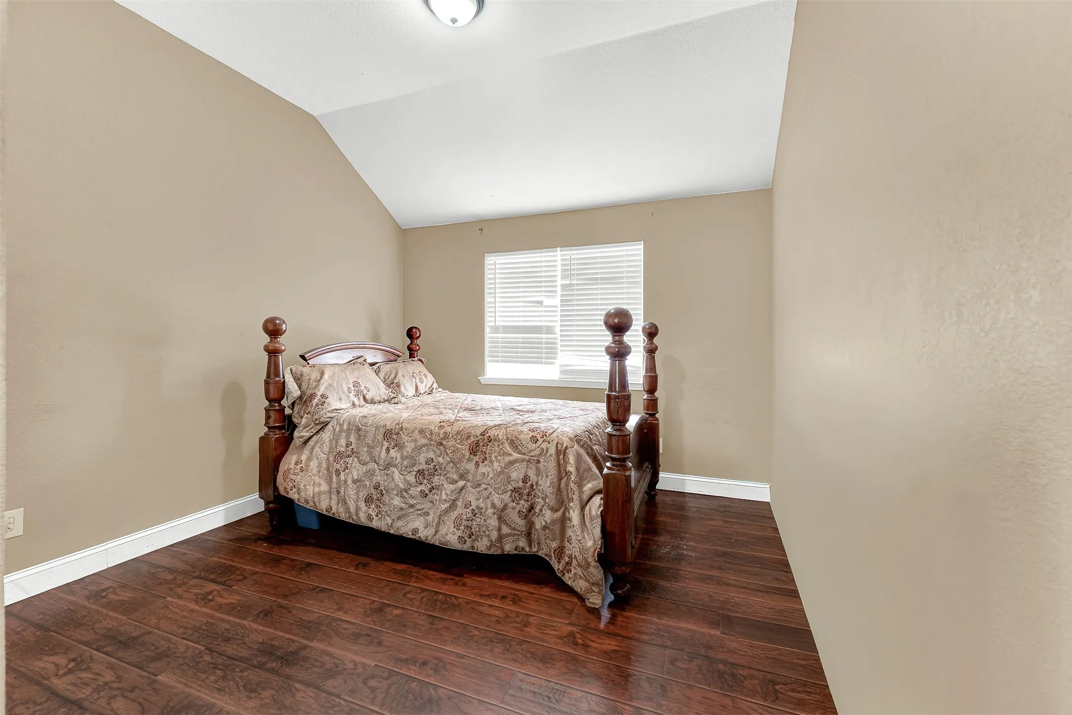 Single Family Residence For Sale in Dallas County , 8506 Manchester Drive, Rowlett, Texas 75089, 4 Bedroom, 3 Bathroom, 2 Garage spaces, 2,646 Sqft, built in 1995, Preowned, mls#21144051, Real Estate Agent in Rowlett, Homes For Sale in Dallas county, Homes For Sale in Rowlett, Realtor in Rowlett Texas, Real Estate Brokerage Independent Realty Texas, Luminita Cordes Realtor