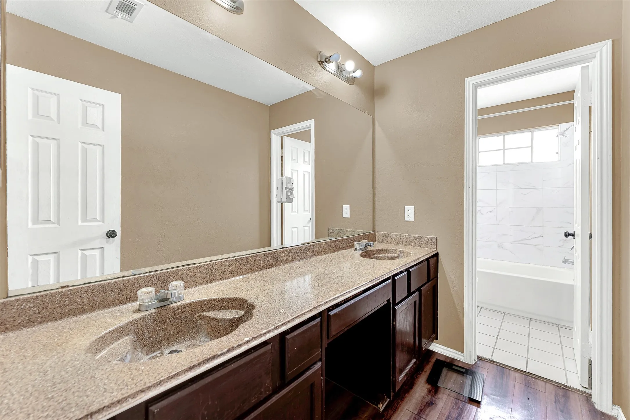Single Family Residence For Sale in Dallas County , 8506 Manchester Drive, Rowlett, Texas 75089, 4 Bedroom, 3 Bathroom, 2 Garage spaces, 2,646 Sqft, built in 1995, Preowned, mls#21144051, Real Estate Agent in Rowlett, Homes For Sale in Dallas county, Homes For Sale in Rowlett, Realtor in Rowlett Texas, Real Estate Brokerage Independent Realty Texas, Luminita Cordes Realtor