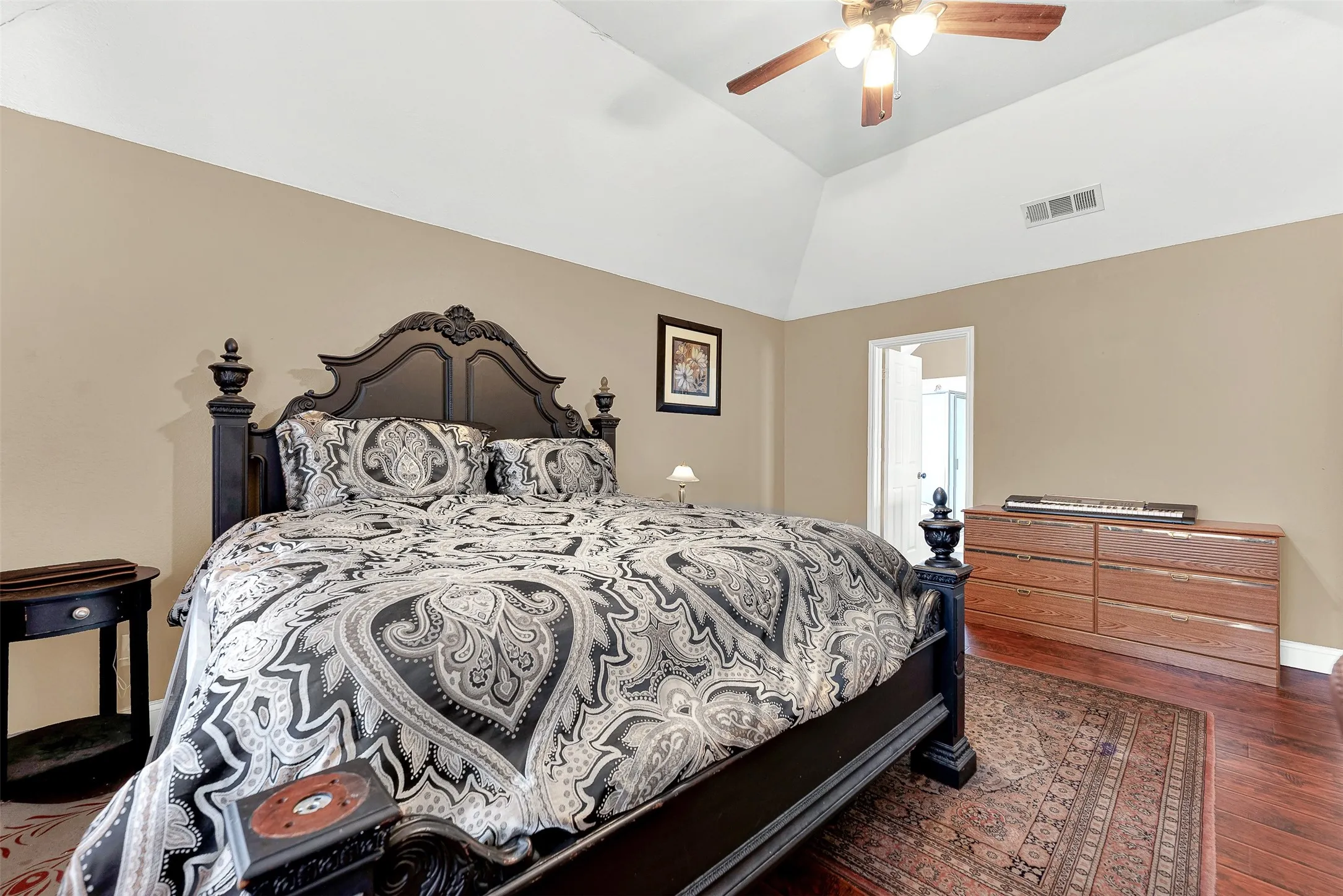 Single Family Residence For Sale in Dallas County , 8506 Manchester Drive, Rowlett, Texas 75089, 4 Bedroom, 3 Bathroom, 2 Garage spaces, 2,646 Sqft, built in 1995, Preowned, mls#21144051, Real Estate Agent in Rowlett, Homes For Sale in Dallas county, Homes For Sale in Rowlett, Realtor in Rowlett Texas, Real Estate Brokerage Independent Realty Texas, Luminita Cordes Realtor