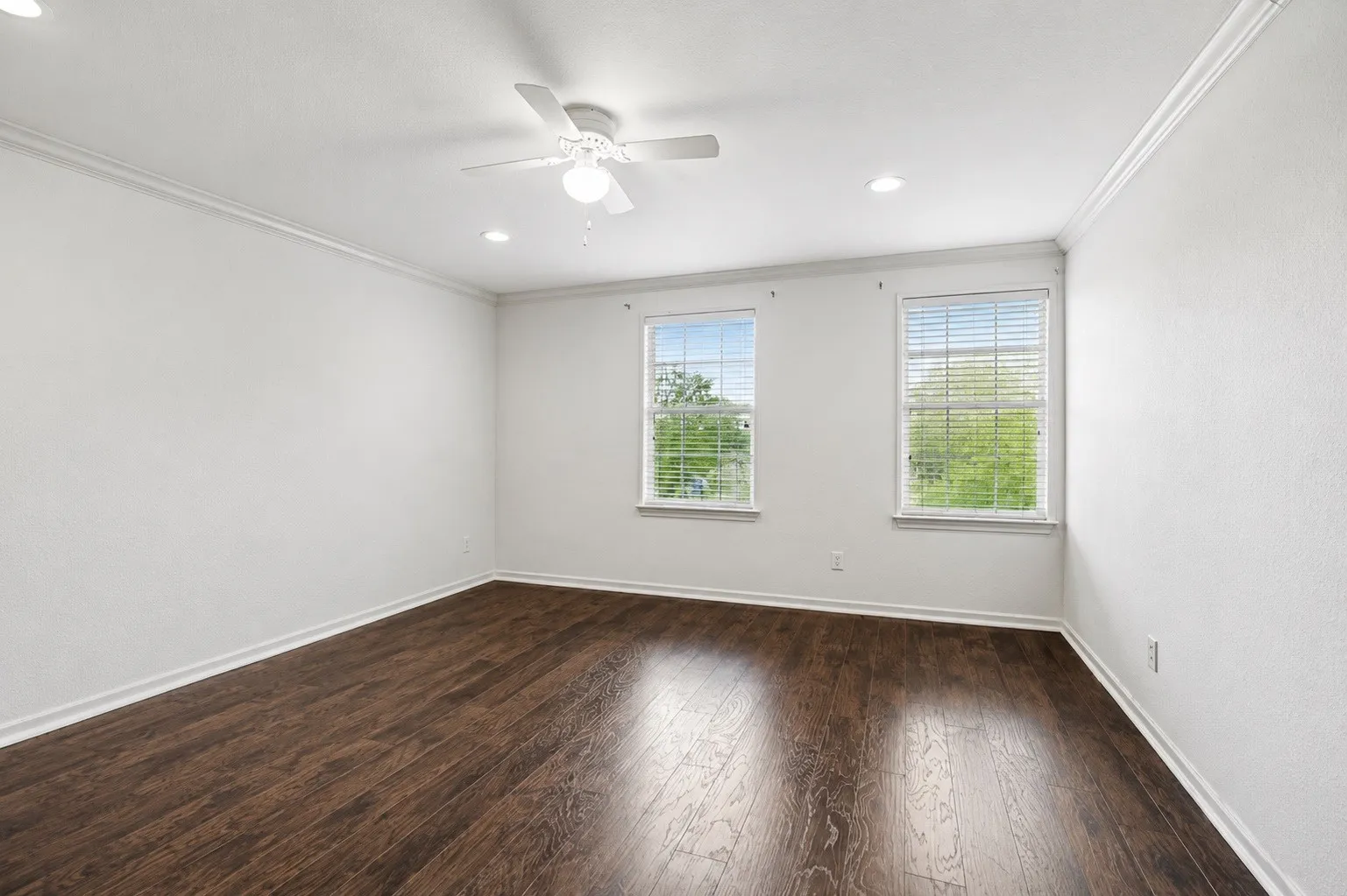 Single Family Residence For Sale in Collin County , 320 Mesa Verde Way, Wylie, Texas 75098, 4 Bedroom, 3 Bathroom, 2 Garage spaces, 2,603 Sqft, built in 2005, Preowned, mls#21248199, Real Estate Agent in Wylie, Homes For Sale in Collin county, Homes For Sale in Wylie, Realtor in Wylie Texas, Real Estate Brokerage Independent Realty Texas, Luminita Cordes Realtor