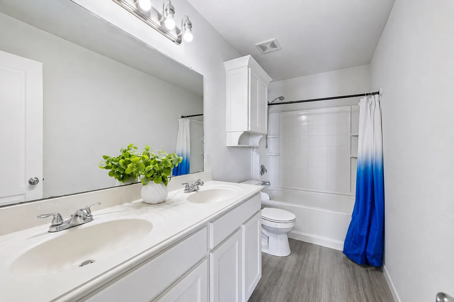Single Family Residence For Sale in Collin County , 320 Mesa Verde Way, Wylie, Texas 75098, 4 Bedroom, 3 Bathroom, 2 Garage spaces, 2,603 Sqft, built in 2005, Preowned, mls#21248199, Real Estate Agent in Wylie, Homes For Sale in Collin county, Homes For Sale in Wylie, Realtor in Wylie Texas, Real Estate Brokerage Independent Realty Texas, Luminita Cordes Realtor