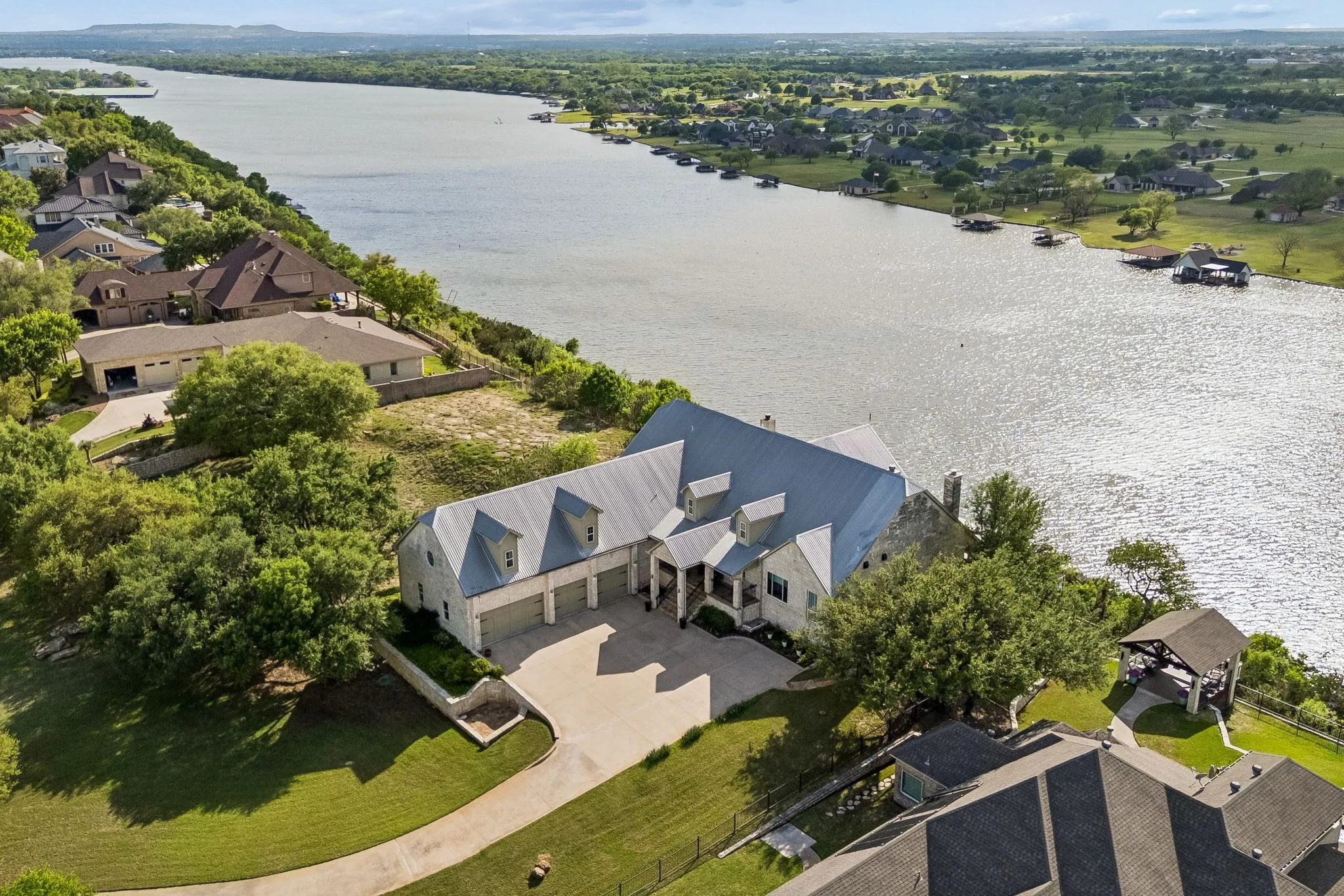 Single Family Residence For Sale in Hood County , 1400 Lady Amber Lane, Granbury, Texas 76049, 5 Bedroom, 7 Bathroom, 4 Garage spaces, 4,339 Sqft, built in 2002, mls#21240159, Real Estate Agent in Granbury, Homes For Sale in Hood county, Homes For Sale in Granbury, Realtor in Granbury Texas, Real Estate Brokerage Independent Realty Texas, Luminita Cordes Realtor