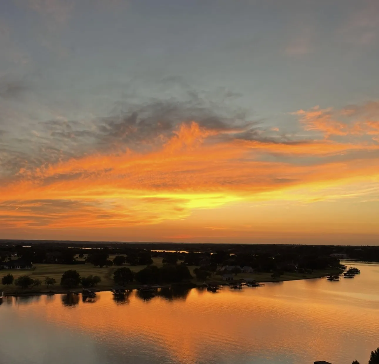 Single Family Residence For Sale in Hood County , 1400 Lady Amber Lane, Granbury, Texas 76049, 5 Bedroom, 7 Bathroom, 4 Garage spaces, 4,339 Sqft, built in 2002, mls#21240159, Real Estate Agent in Granbury, Homes For Sale in Hood county, Homes For Sale in Granbury, Realtor in Granbury Texas, Real Estate Brokerage Independent Realty Texas, Luminita Cordes Realtor
