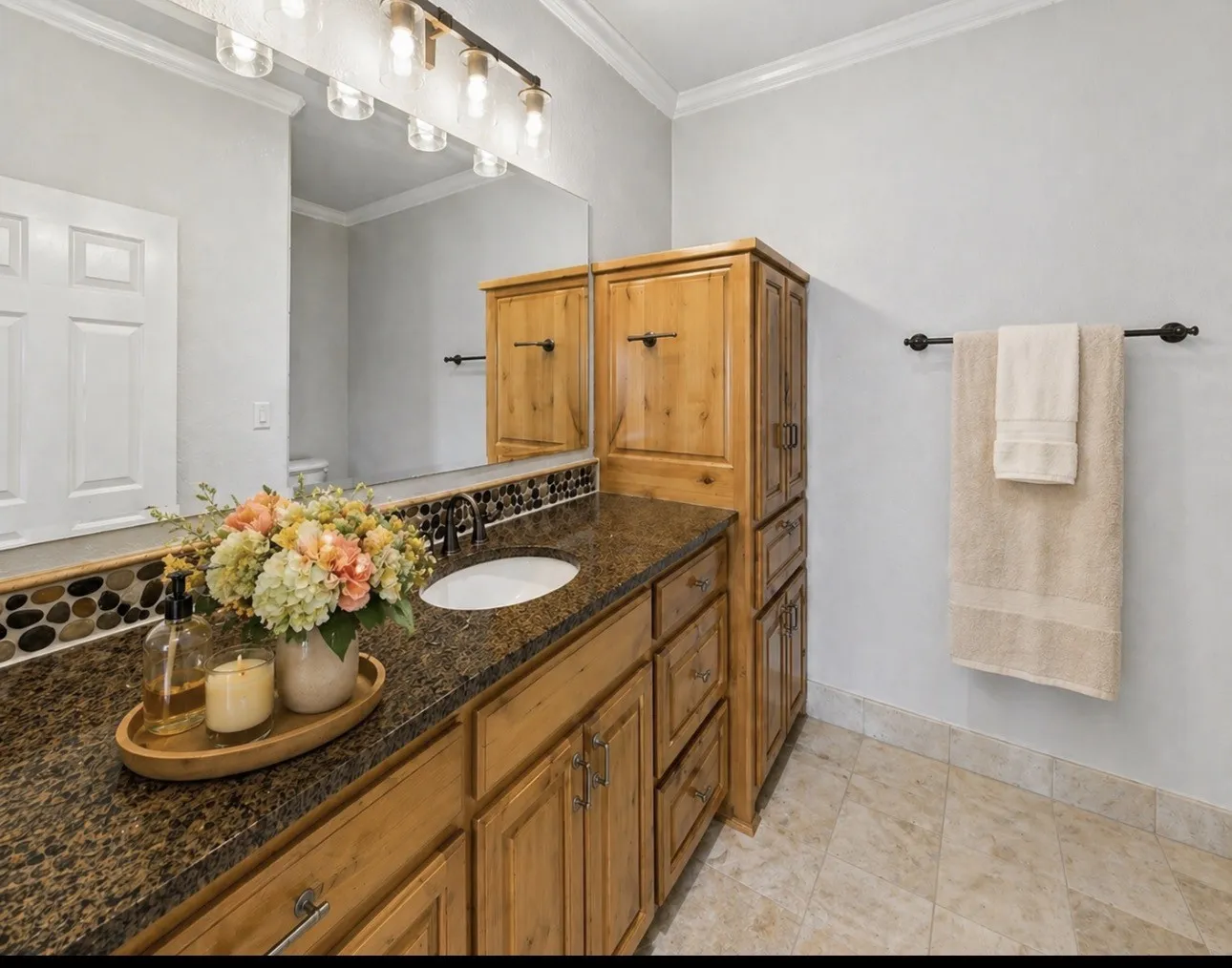 En-suite bath is nice and spacious