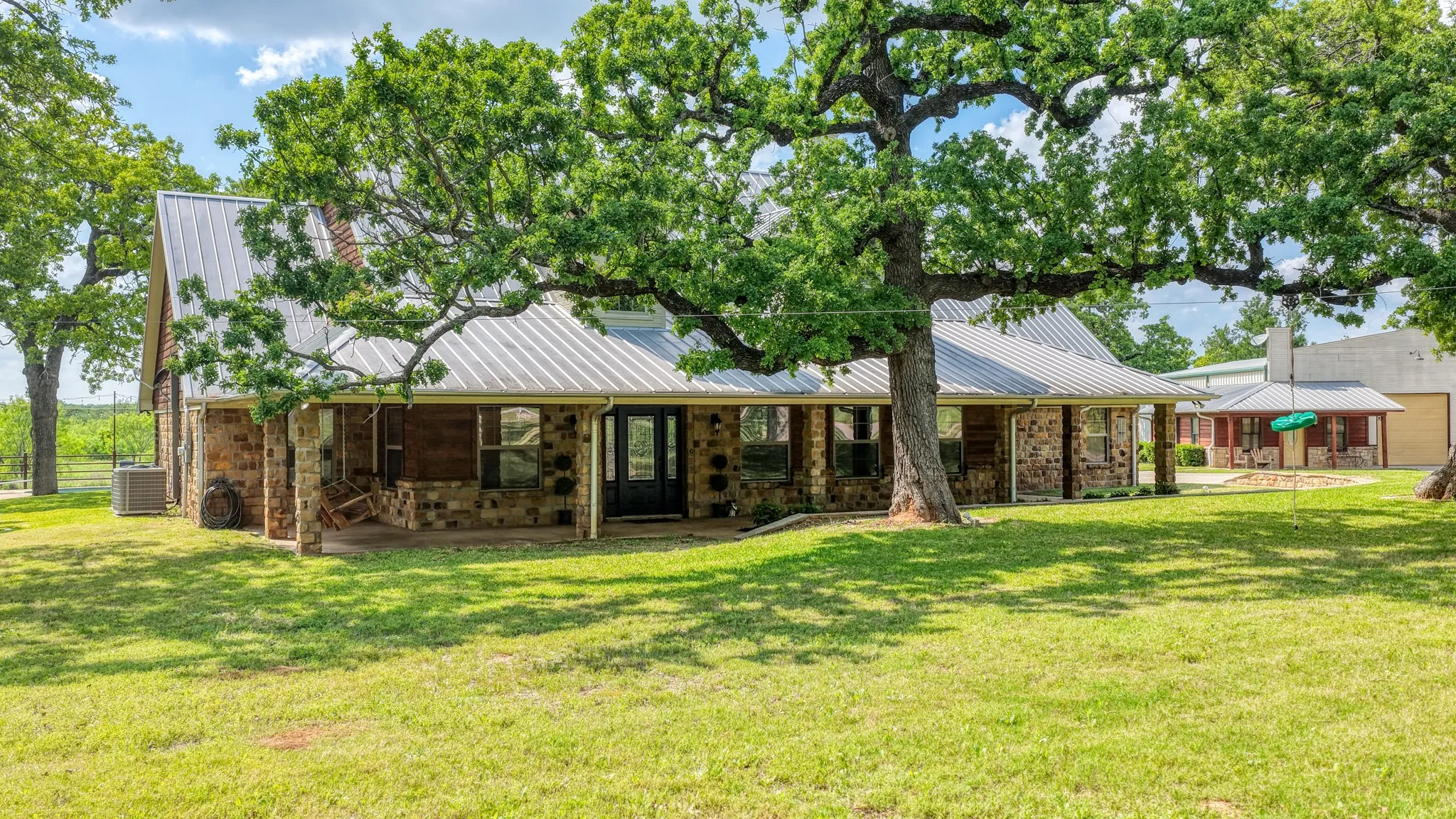 Single Family Residence For Sale in Parker County , 2712 Bethel Road, Weatherford, Texas 76087, 3 Bedrooms, 4 Bathrooms, 3 Garage spaces, 3,338 Sqft, built in 2005, Preowned, Price $1,049,000, mls#21247744, Real Estate Agent in Weatherford, Homes For Sale in Parker county, Homes For Sale in Weatherford, Realtor in Weatherford Texas, Real Estate Brokerage Independent Realty Texas, Luminita Cordes Realtor