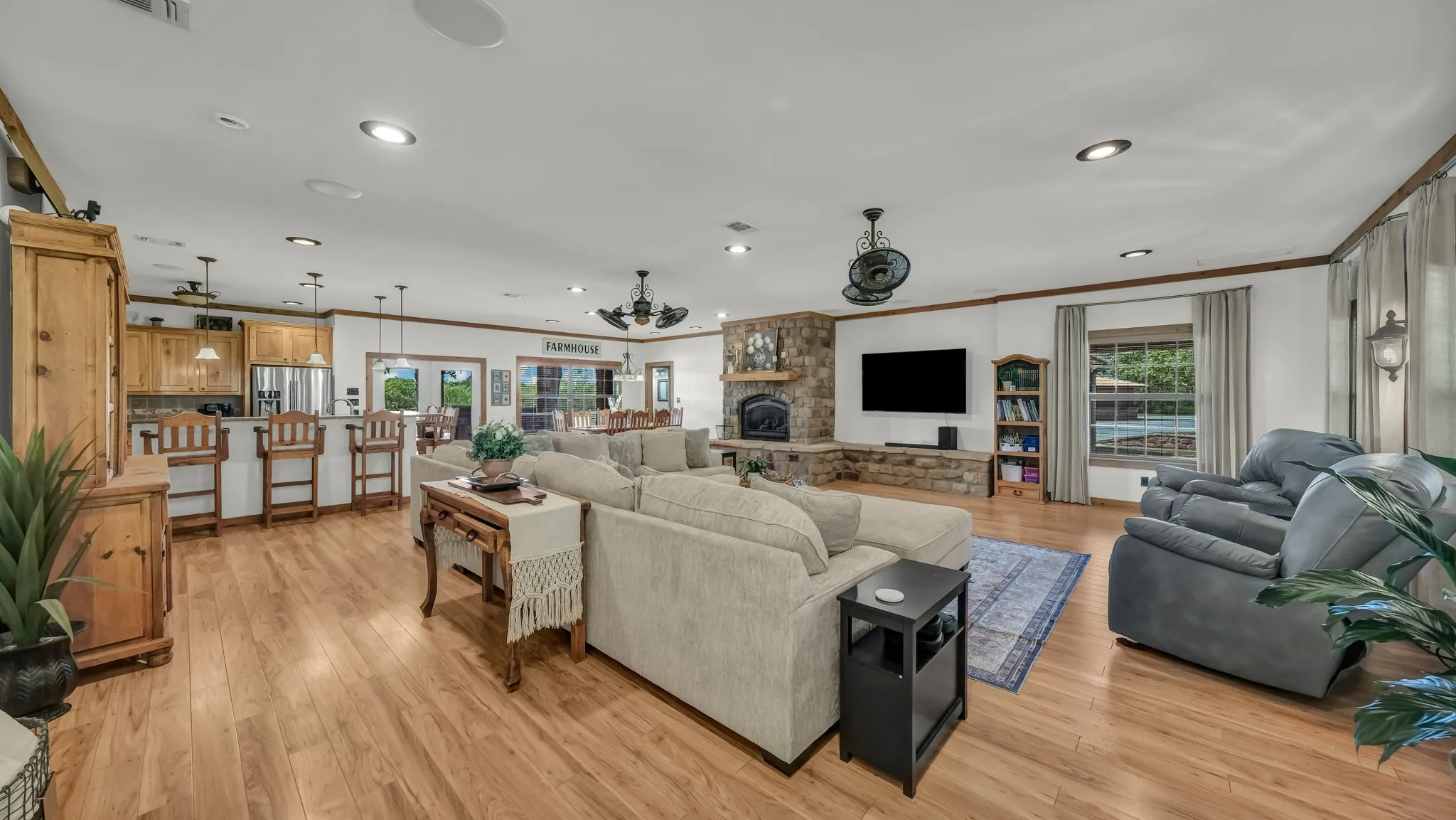 Single Family Residence For Sale in Parker County , 2712 Bethel Road, Weatherford, Texas 76087, 3 Bedrooms, 4 Bathrooms, 3 Garage spaces, 3,338 Sqft, built in 2005, Preowned, Price $1,049,000, mls#21247744, Real Estate Agent in Weatherford, Homes For Sale in Parker county, Homes For Sale in Weatherford, Realtor in Weatherford Texas, Real Estate Brokerage Independent Realty Texas, Luminita Cordes Realtor