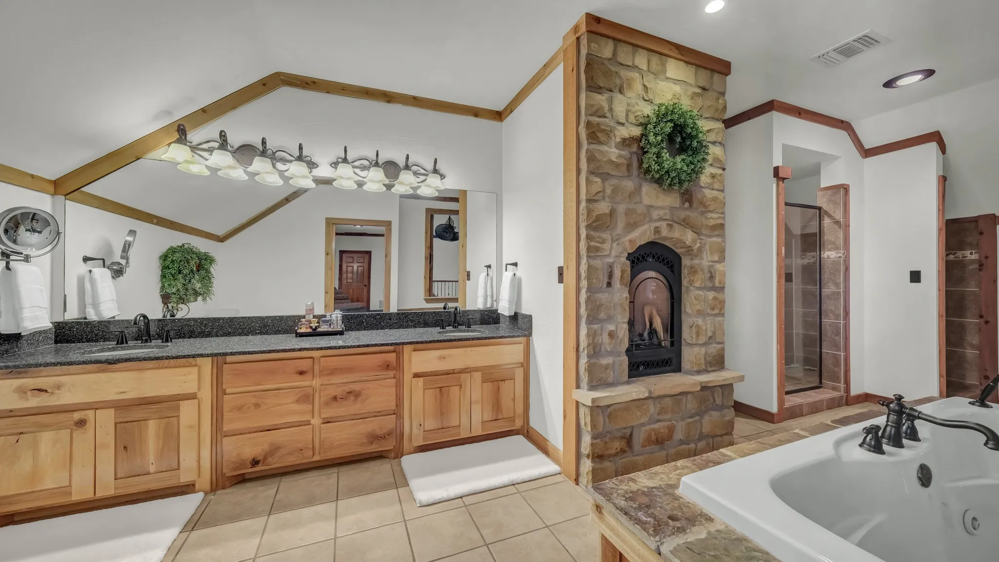 Single Family Residence For Sale in Parker County , 2712 Bethel Road, Weatherford, Texas 76087, 3 Bedrooms, 4 Bathrooms, 3 Garage spaces, 3,338 Sqft, built in 2005, Preowned, Price $1,049,000, mls#21247744, Real Estate Agent in Weatherford, Homes For Sale in Parker county, Homes For Sale in Weatherford, Realtor in Weatherford Texas, Real Estate Brokerage Independent Realty Texas, Luminita Cordes Realtor