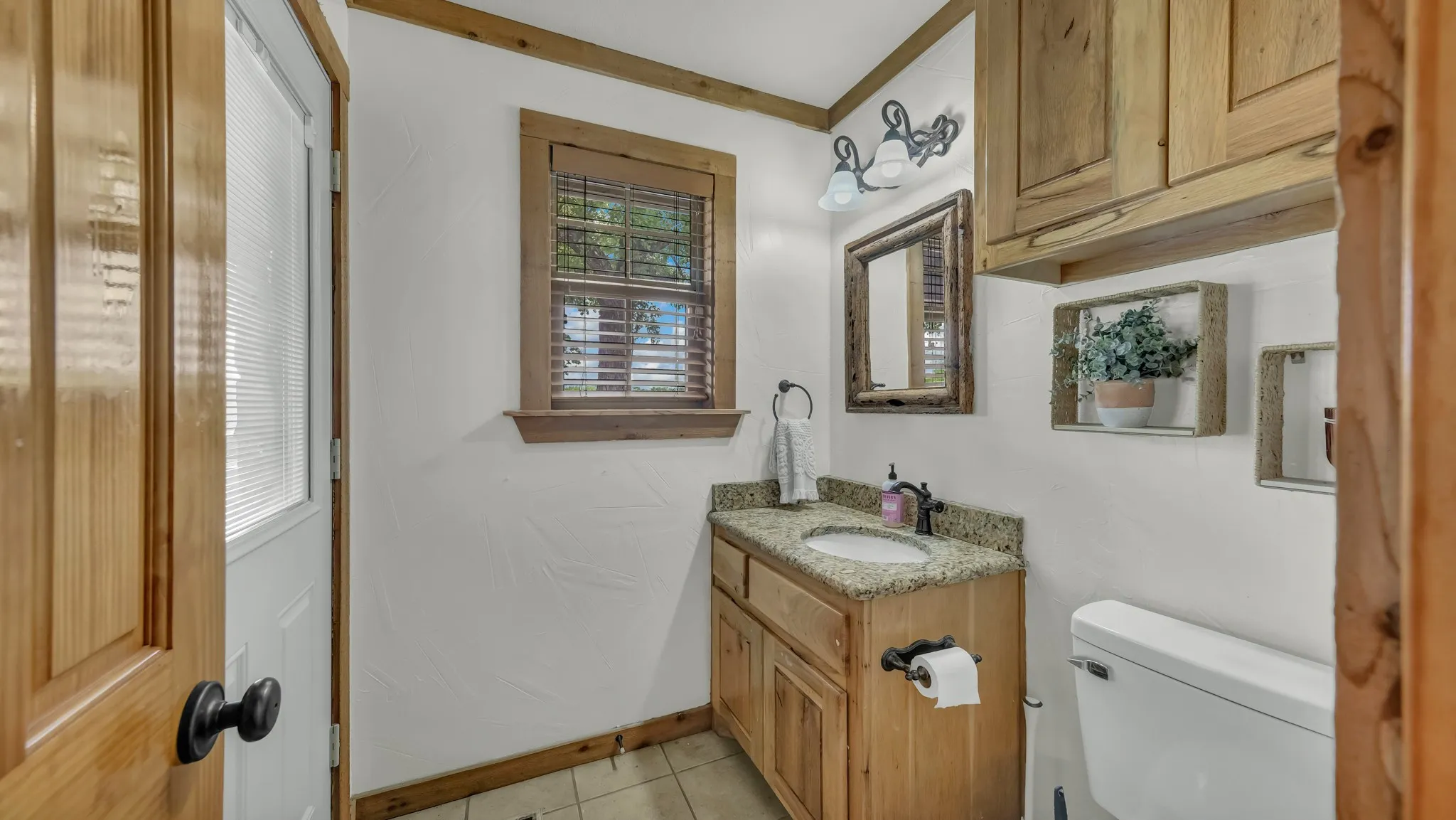 Single Family Residence For Sale in Parker County , 2712 Bethel Road, Weatherford, Texas 76087, 3 Bedrooms, 4 Bathrooms, 3 Garage spaces, 3,338 Sqft, built in 2005, Preowned, Price $1,049,000, mls#21247744, Real Estate Agent in Weatherford, Homes For Sale in Parker county, Homes For Sale in Weatherford, Realtor in Weatherford Texas, Real Estate Brokerage Independent Realty Texas, Luminita Cordes Realtor